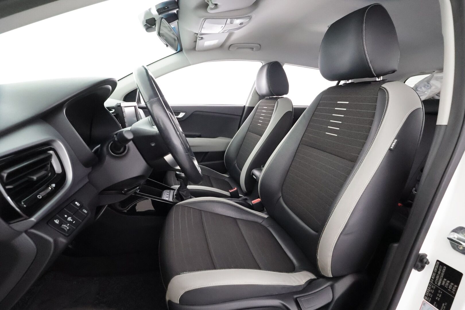 Kia Stonic 2018 1,0 T-GDI ISG 120hv EX Design EcoDynamics - | Vakkari | Koukku | Puolinahat | P.kamera | Lämm. ratti | Lohko+sisälämmitin | Apple & Android | Aut. ilmastointi | 2x renkaat aluin | Huoltokirja |