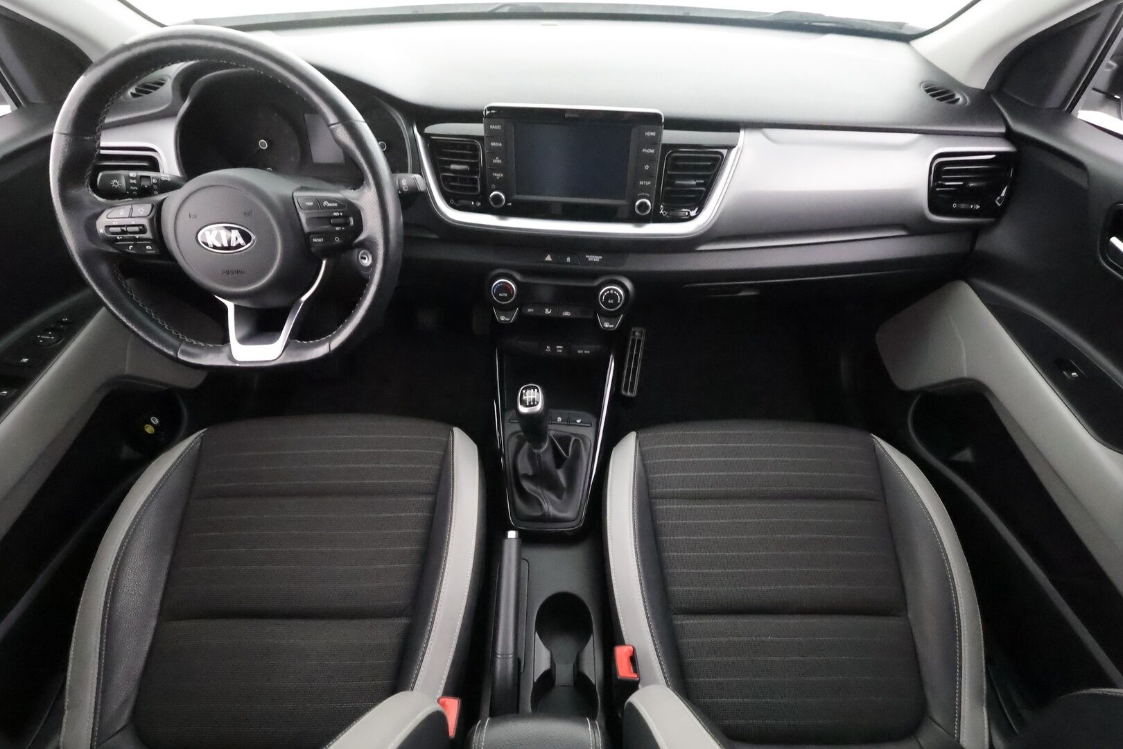 Kia Stonic 2018 1,0 T-GDI ISG 120hv EX Design EcoDynamics - | Vakkari | Koukku | Puolinahat | P.kamera | Lämm. ratti | Lohko+sisälämmitin | Apple & Android | Aut. ilmastointi | 2x renkaat aluin | Huoltokirja |