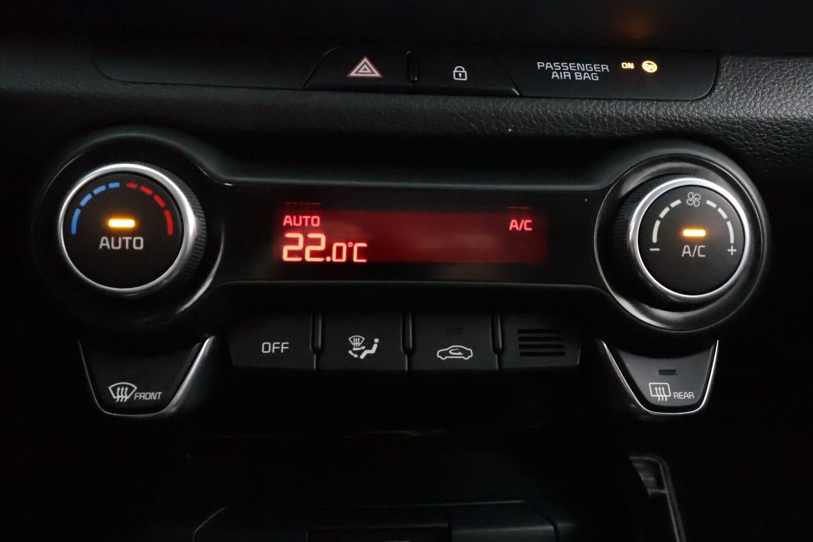 Kia Stonic 2018 1,0 T-GDI ISG 120hv EX Design EcoDynamics - | Vakkari | Koukku | Puolinahat | P.kamera | Lämm. ratti | Lohko+sisälämmitin | Apple & Android | Aut. ilmastointi | 2x renkaat aluin | Huoltokirja |