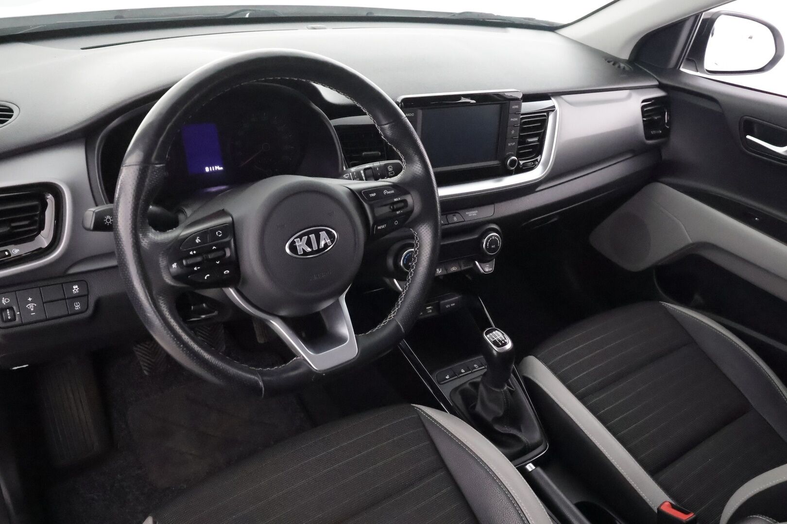 Kia Stonic 2018 1,0 T-GDI ISG 120hv EX Design EcoDynamics - | Vakkari | Koukku | Puolinahat | P.kamera | Lämm. ratti | Lohko+sisälämmitin | Apple & Android | Aut. ilmastointi | 2x renkaat aluin | Huoltokirja |