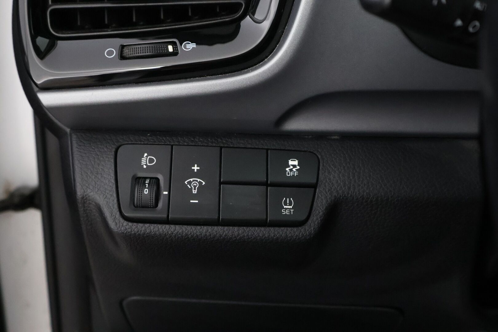 Kia Stonic 2018 1,0 T-GDI ISG 120hv EX Design EcoDynamics - Suomiauto / Peruutuskamera / Apple&Android / Lohko & Sisäpistoke / Ratinlämmitys / Juuri tullut Tampereelle!