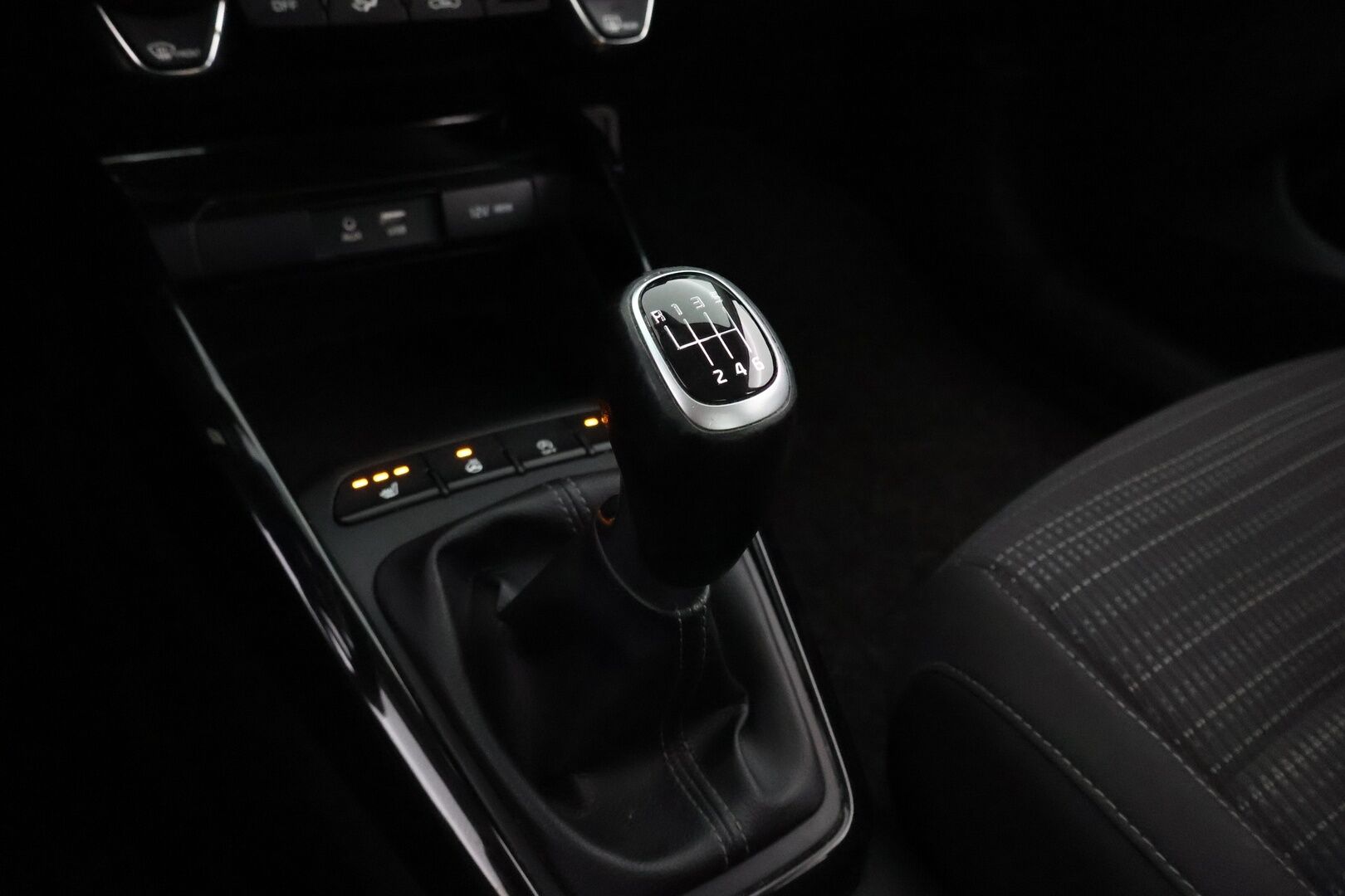 Kia Stonic 2018 1,0 T-GDI ISG 120hv EX Design EcoDynamics - Suomiauto / Peruutuskamera / Apple&Android / Lohko & Sisäpistoke / Ratinlämmitys / Juuri tullut Tampereelle!
