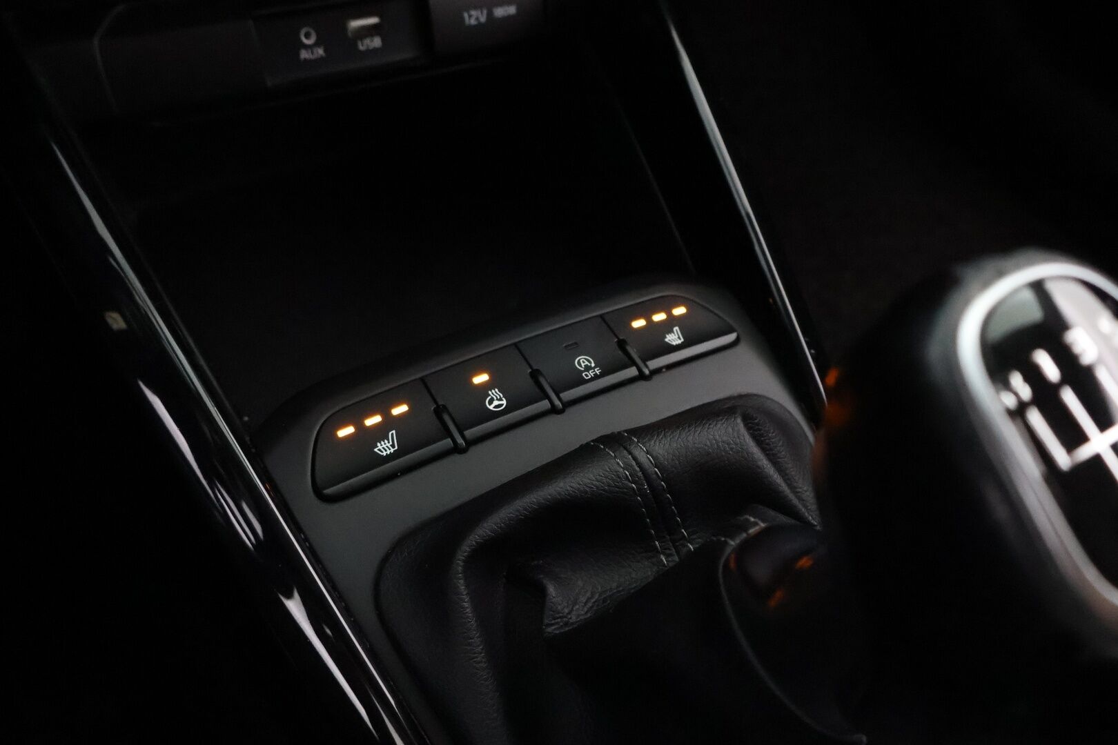 Kia Stonic 2018 1,0 T-GDI ISG 120hv EX Design EcoDynamics - Suomiauto / Peruutuskamera / Apple&Android / Lohko & Sisäpistoke / Ratinlämmitys / Juuri tullut Tampereelle!