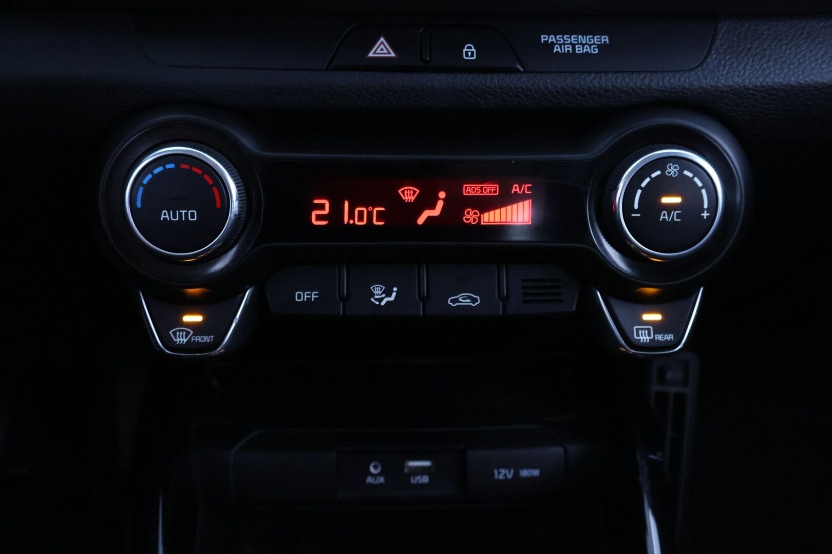 Kia Stonic 2018 1,0 T-GDI ISG 120hv EX Design EcoDynamics - Suomiauto / Peruutuskamera / Apple&Android / Lohko & Sisäpistoke / Ratinlämmitys / Juuri tullut Tampereelle!