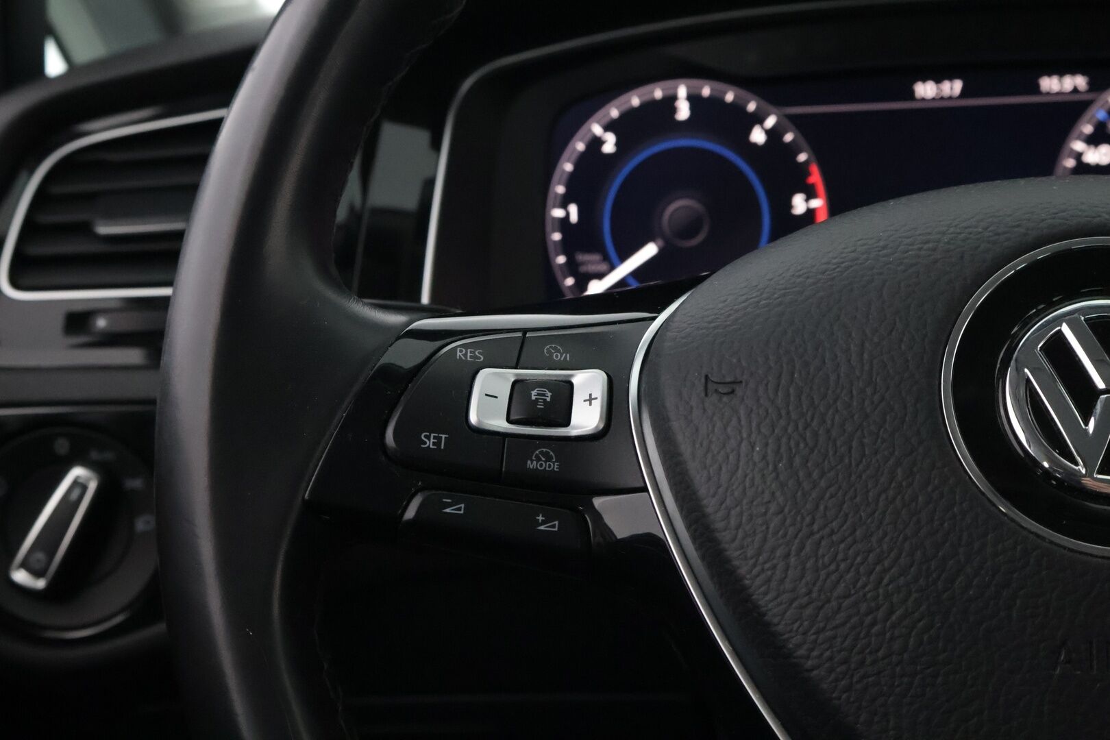 Volkswagen Golf 2018 Variant Highline 1,6 TDI 85 kW (115 hv) DSG-automaatti * Webasto / Adapt.Vakkari / Digimittari / Peruutuskamera / Hieronta - Suomiauto / Jakopää tehty / Juuri tullut Tampereelle!