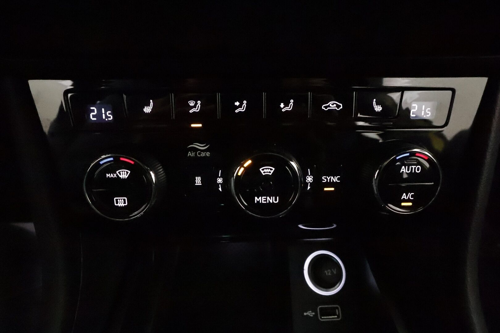Skoda Superb 2018 2,0 TSI 220 SportLine DSG **Canton / Webasto / Koukku / ACC / Xenon / P.Kamera / Muistipenkki / Nahka-Alcantara / Navi** - Suomi-auto / Kahdet Renkaat / Merkkihuollettu!