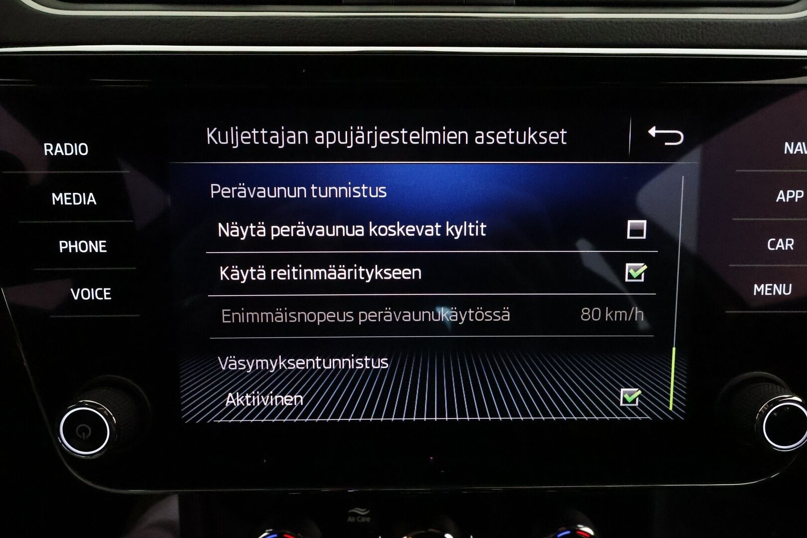 Skoda Superb 2018 2,0 TSI 220 SportLine DSG **Canton / Webasto / Koukku / ACC / Xenon / P.Kamera / Muistipenkki / Nahka-Alcantara / Navi** - Suomi-auto / Kahdet Renkaat / Merkkihuollettu!