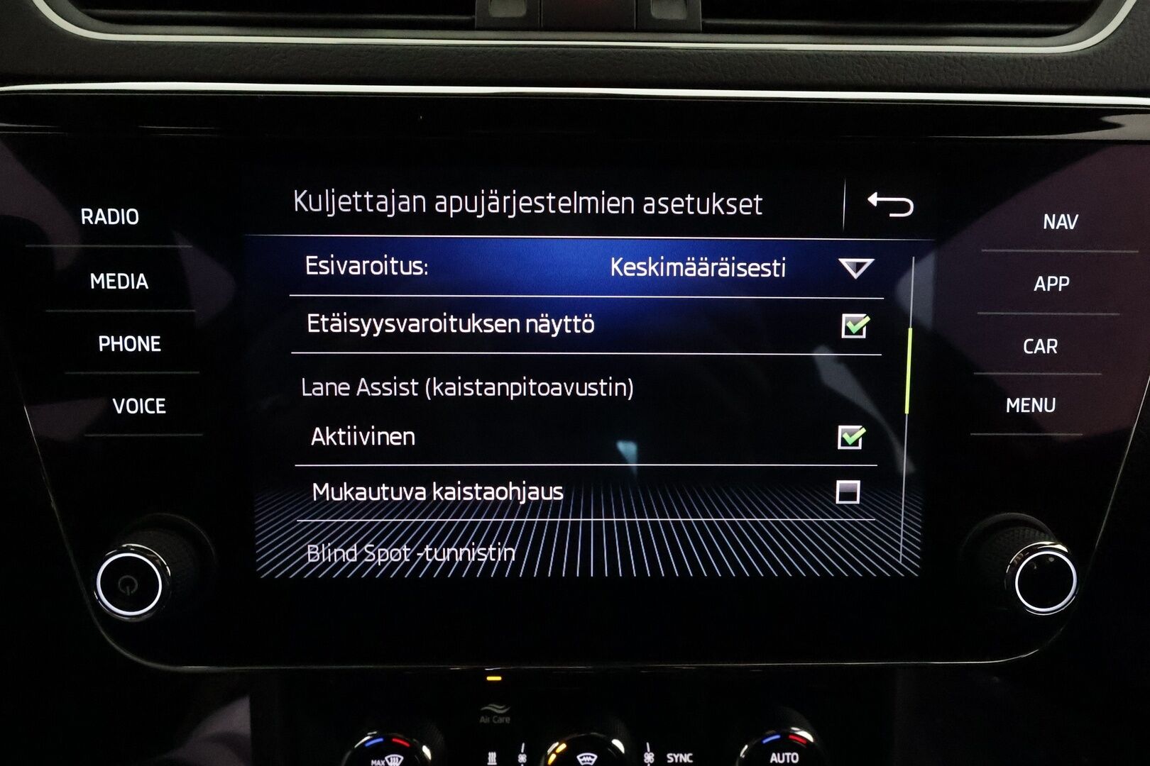 Skoda Superb 2018 2,0 TSI 220 SportLine DSG **Canton / Webasto / Koukku / ACC / Xenon / P.Kamera / Muistipenkki / Nahka-Alcantara / Navi** - Suomi-auto / Kahdet Renkaat / Merkkihuollettu!
