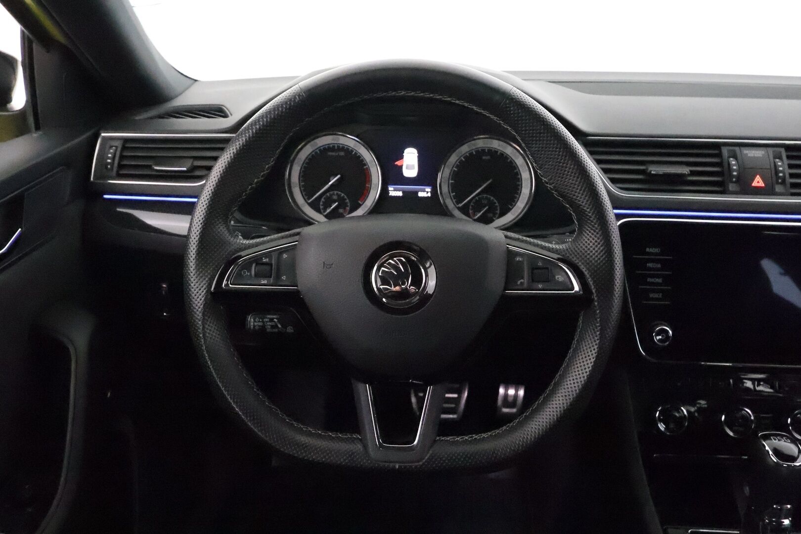 Skoda Superb 2018 2,0 TSI 220 SportLine DSG **Canton / Webasto / Koukku / ACC / Xenon / P.Kamera / Muistipenkki / Nahka-Alcantara / Navi** - Suomi-auto / Kahdet Renkaat vanteilla / Merkkihuollettu!