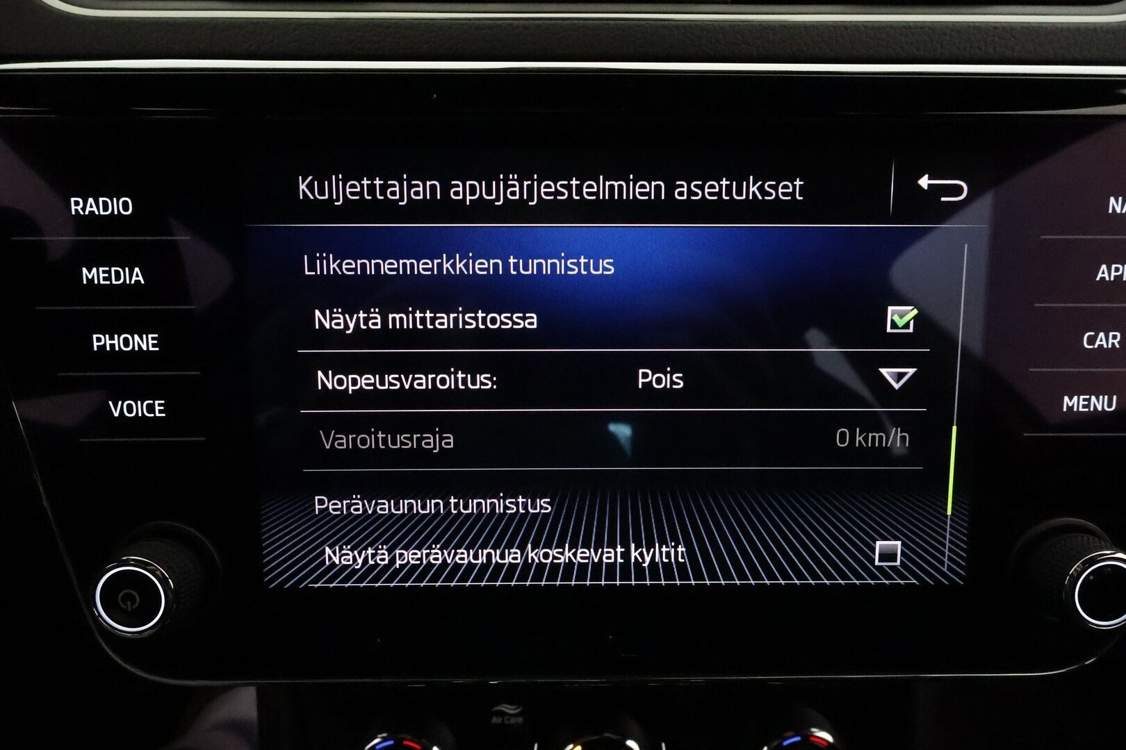 Skoda Superb 2018 2,0 TSI 220 SportLine DSG **Canton / Webasto / Koukku / ACC / Xenon / P.Kamera / Muistipenkki / Nahka-Alcantara / Navi** - Suomi-auto / Kahdet Renkaat / Merkkihuollettu!
