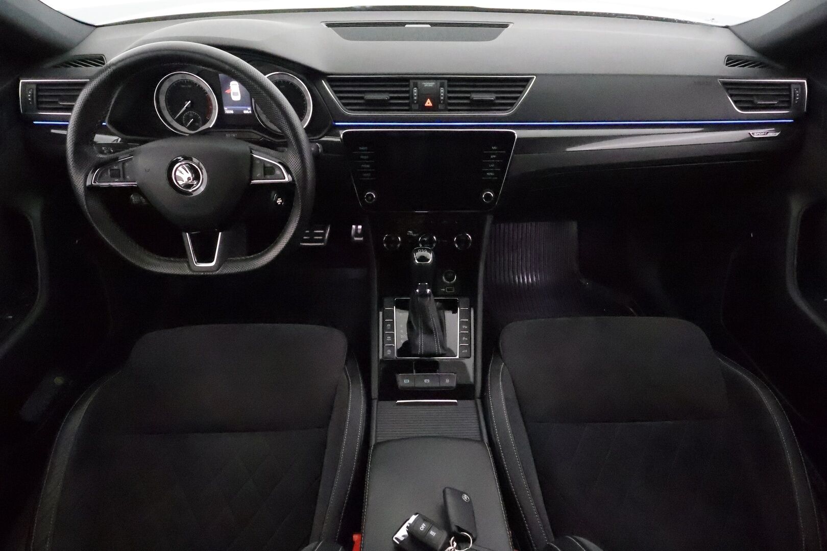 Skoda Superb 2018 2,0 TSI 220 SportLine DSG **Canton / Webasto / Koukku / ACC / Xenon / P.Kamera / Muistipenkki / Nahka-Alcantara / Navi** - Suomi-auto / Kahdet Renkaat / Merkkihuollettu!