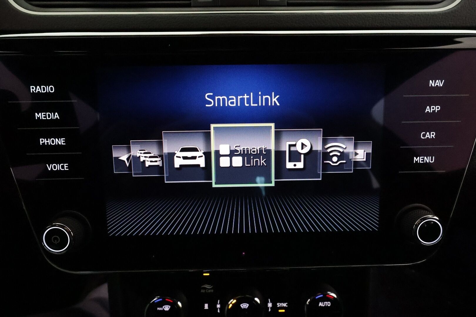 Skoda Superb 2018 2,0 TSI 220 SportLine DSG **Canton / Webasto / Koukku / ACC / Xenon / P.Kamera / Muistipenkki / Nahka-Alcantara / Navi** - Suomi-auto / Kahdet Renkaat / Merkkihuollettu!