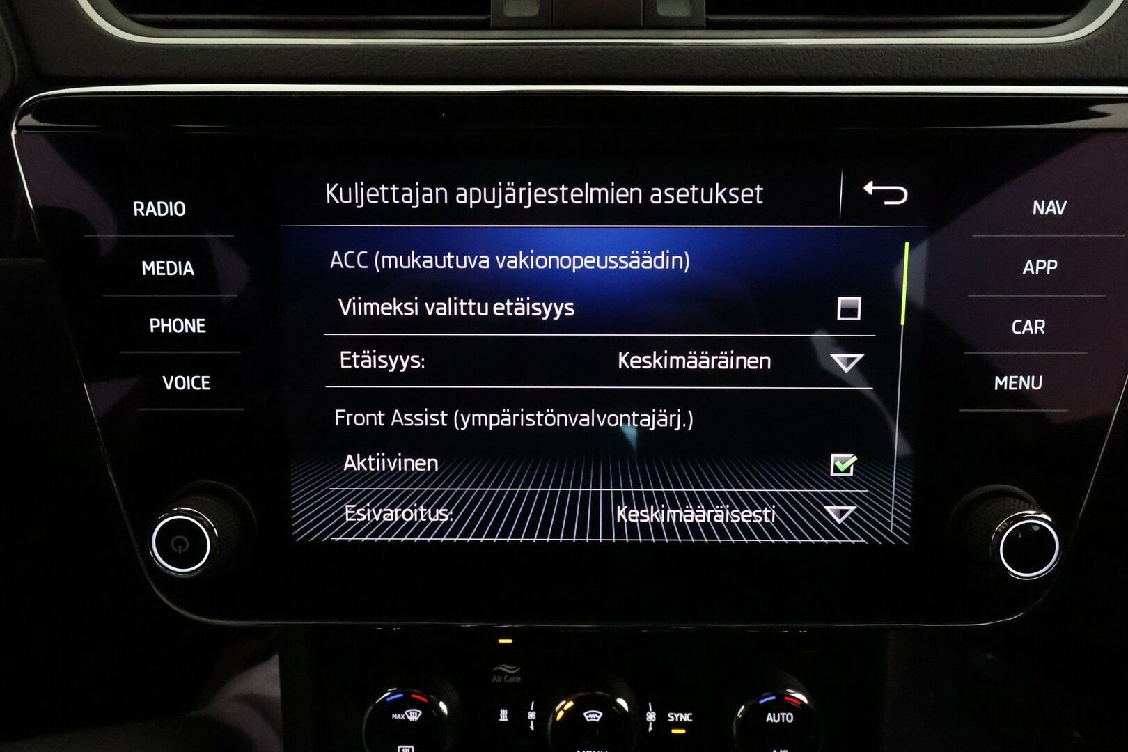 Skoda Superb 2018 2,0 TSI 220 SportLine DSG **Canton / Webasto / Koukku / ACC / Xenon / P.Kamera / Muistipenkki / Nahka-Alcantara / Navi** - Suomi-auto / Kahdet Renkaat vanteilla / Merkkihuollettu!