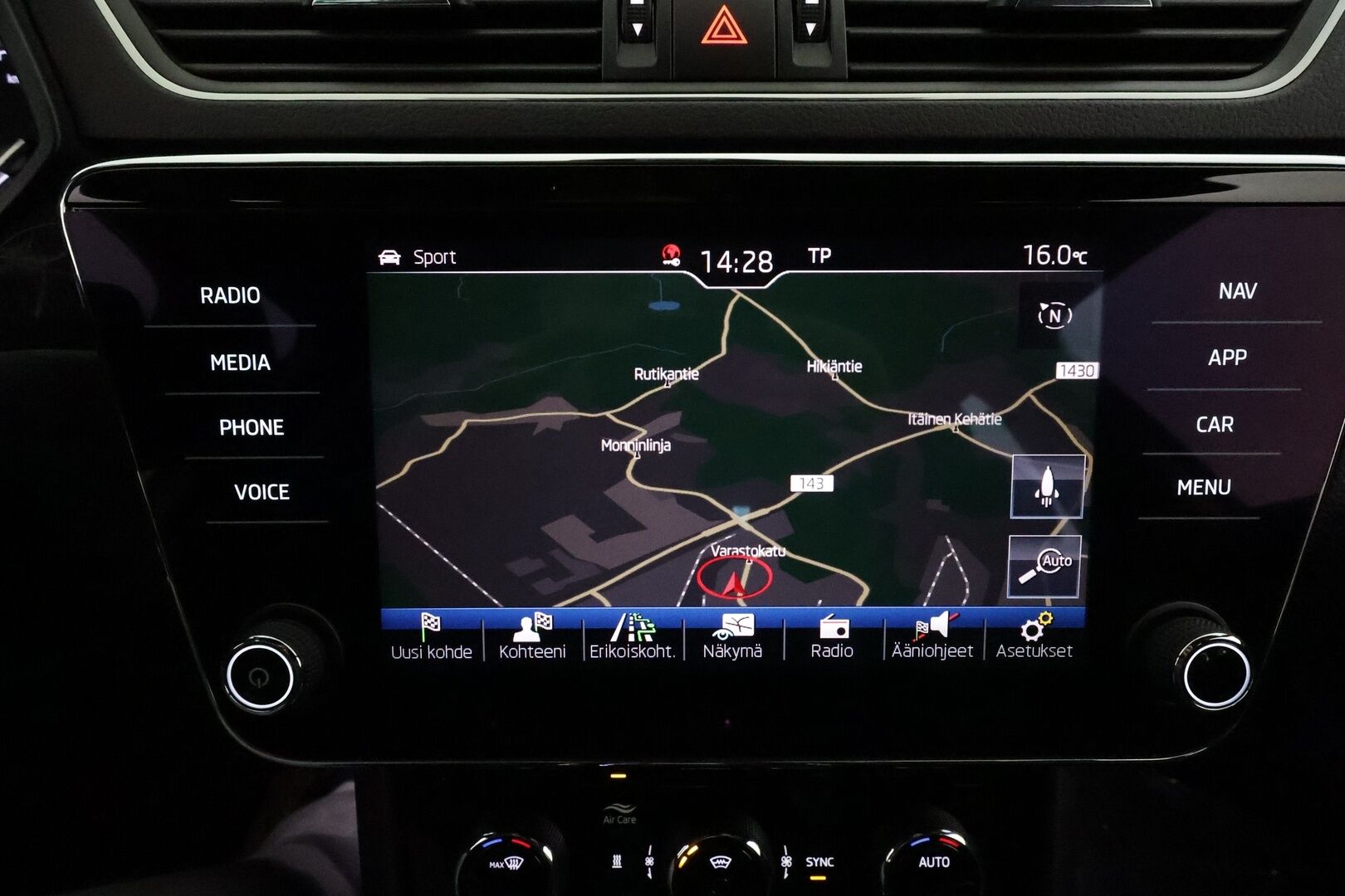 Skoda Superb 2018 2,0 TSI 220 SportLine DSG **Canton / Webasto / Koukku / ACC / Xenon / P.Kamera / Muistipenkki / Nahka-Alcantara / Navi** - Suomi-auto / Kahdet Renkaat vanteilla / Merkkihuollettu!