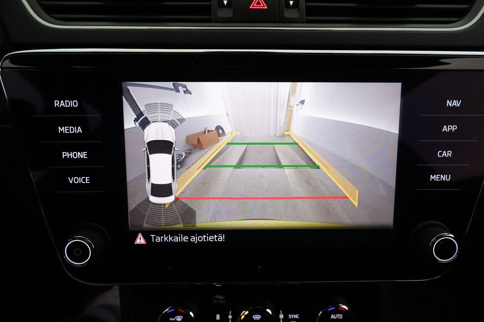 Skoda Superb 2018 2,0 TSI 220 SportLine DSG **Canton / Webasto / Koukku / ACC / Xenon / P.Kamera / Muistipenkki / Nahka-Alcantara / Navi** - Suomi-auto / Kahdet Renkaat vanteilla / Merkkihuollettu!