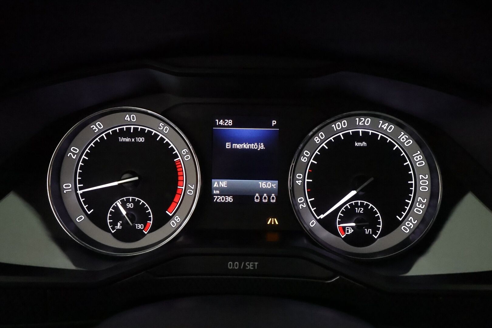 Skoda Superb 2018 2,0 TSI 220 SportLine DSG **Canton / Webasto / Koukku / ACC / Xenon / P.Kamera / Muistipenkki / Nahka-Alcantara / Navi** - Suomi-auto / Kahdet Renkaat / Merkkihuollettu!