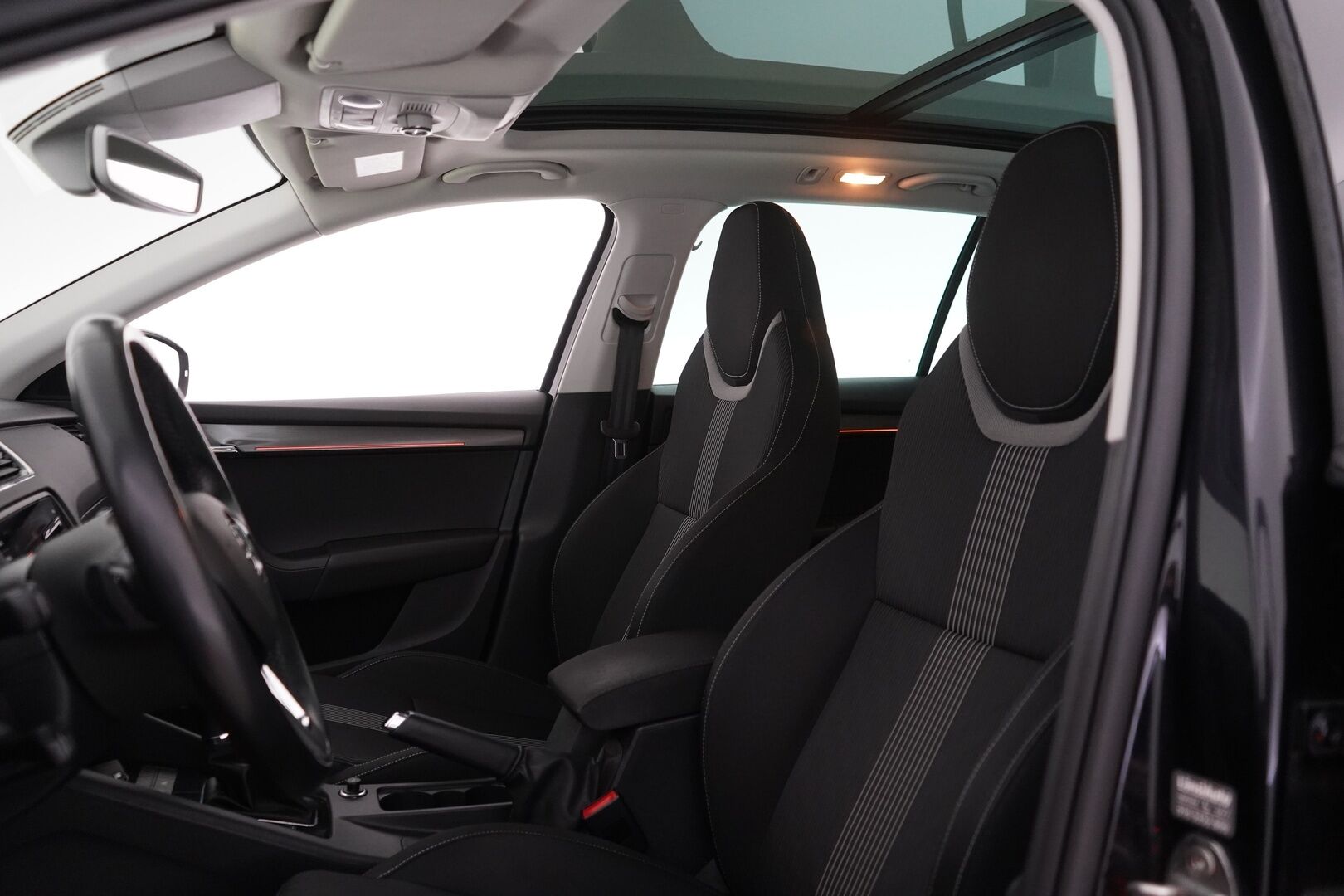 Skoda Octavia 2018 Combi 1,8 TSI Style DSG Autom. *Webasto / ACC / Kamera / Panorama / Ambient* - Suomi-auto / Juuri huollettu / Kahdet renkaat vanteilla - HULLUT VÄLIPÄIVÄT KORKOTARJOUS 2,49%