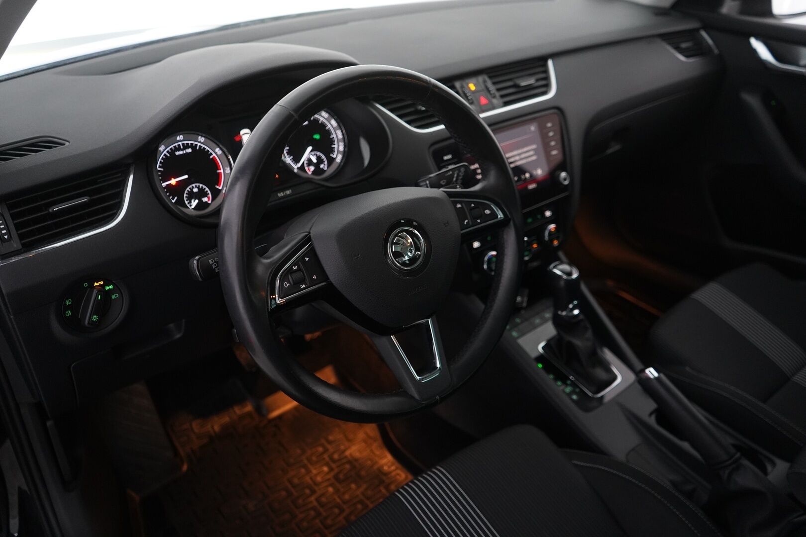 Skoda Octavia 2018 Combi 1,8 TSI Style DSG Autom. *Webasto / ACC / Kamera / Panorama / Ambient* - Suomi-auto / Juuri huollettu / Kahdet renkaat vanteilla - HULLUT VÄLIPÄIVÄT KORKOTARJOUS 2,49%