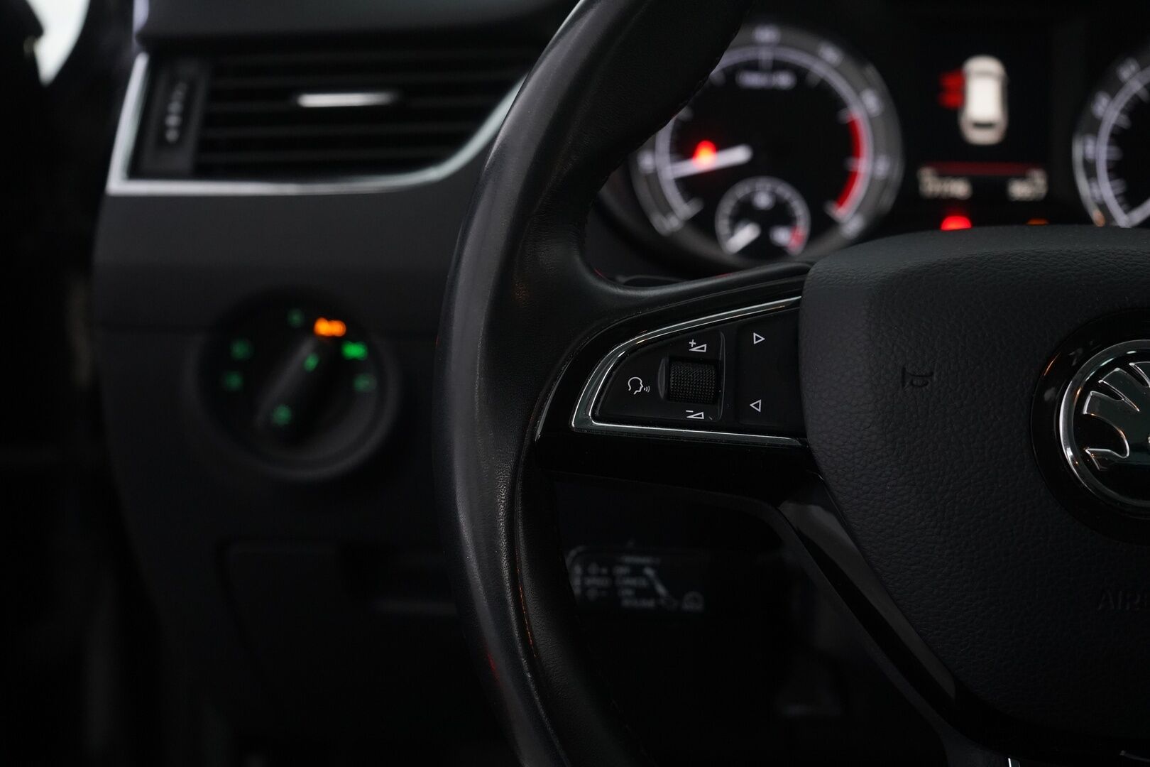 Skoda Octavia 2018 Combi 1,8 TSI Style DSG Autom. *Webasto / ACC / Kamera / Panorama / Ambient* - Suomi-auto / Juuri huollettu / Kahdet renkaat vanteilla - HULLUT VÄLIPÄIVÄT KORKOTARJOUS 2,49%