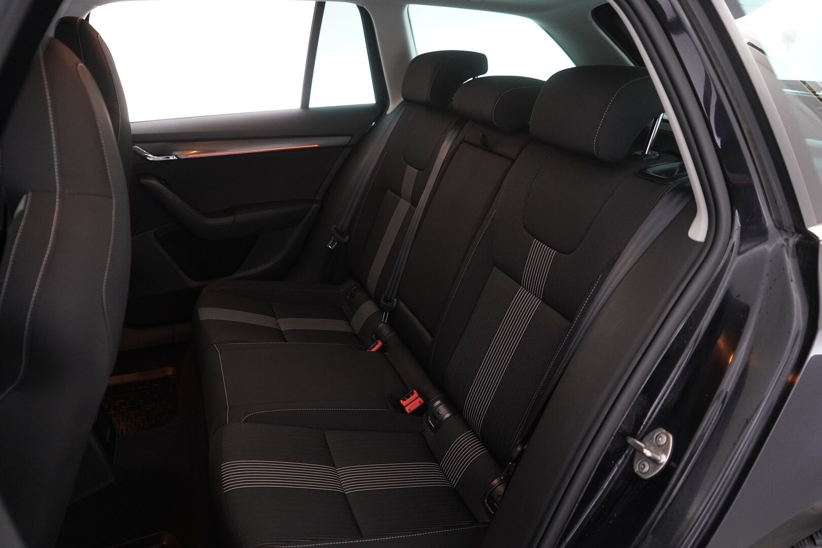 Skoda Octavia 2018 Combi 1,8 TSI Style DSG Autom. *Webasto / ACC / Kamera / Panorama / Ambient* - Suomi-auto / Juuri huollettu / Kahdet renkaat vanteilla - HULLUT VÄLIPÄIVÄT KORKOTARJOUS 2,49%