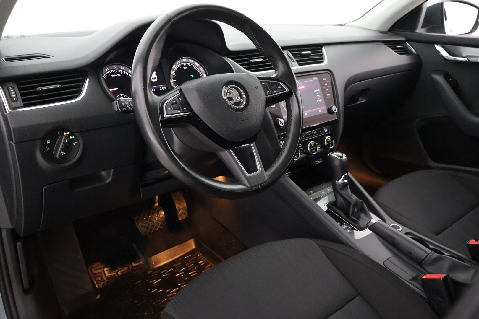 Skoda Octavia 2018 Combi 1,6 TDI Style DSG Autom. *Suomi-auto / Peruutuskamera / Webasto / Vetokoukku / Lämmitettävä tuulilasi & ratti* - *Juuri Katsastettu / 2x renkaat ja aluvanteet / Jakohihna vaihdettu 196tkm kohdalla!*
