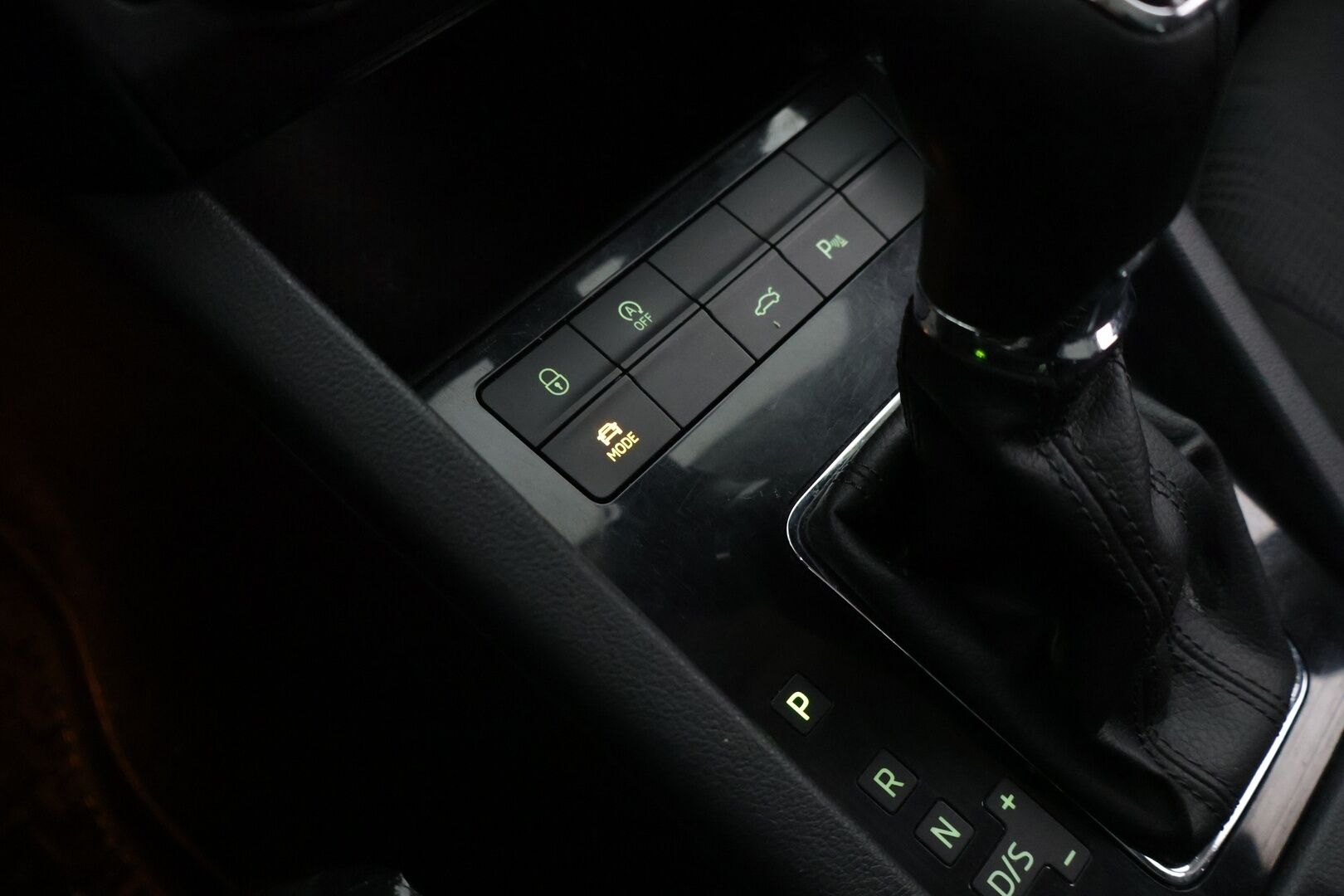 Skoda Octavia 2018 Combi 1,6 TDI Style DSG Autom. *Suomi-auto / Peruutuskamera / Webasto / Vetokoukku / Lämmitettävä tuulilasi & ratti* - *Juuri Katsastettu / 2x renkaat ja aluvanteet / Jakohihna vaihdettu 196tkm kohdalla!*
