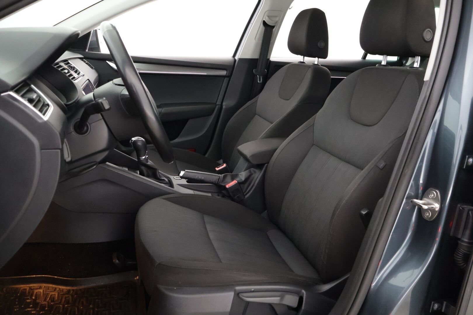 Skoda Octavia 2018 Combi 1,6 TDI Style DSG Autom. *Suomi-auto / Peruutuskamera / Webasto / Vetokoukku / Lämmitettävä tuulilasi & ratti* - *Juuri Katsastettu / 2x renkaat ja aluvanteet / Jakohihna vaihdettu 196tkm kohdalla!*