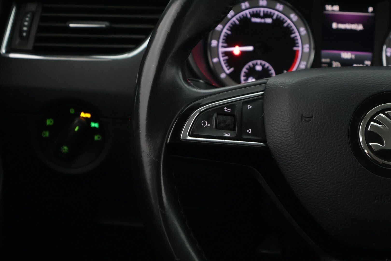 Skoda Octavia 2018 Combi 1,6 TDI Style DSG Autom. *Suomi-auto / Peruutuskamera / Webasto / Vetokoukku / Lämmitettävä tuulilasi & ratti* - *Juuri Katsastettu / 2x renkaat ja aluvanteet / Jakohihna vaihdettu 196tkm kohdalla!*