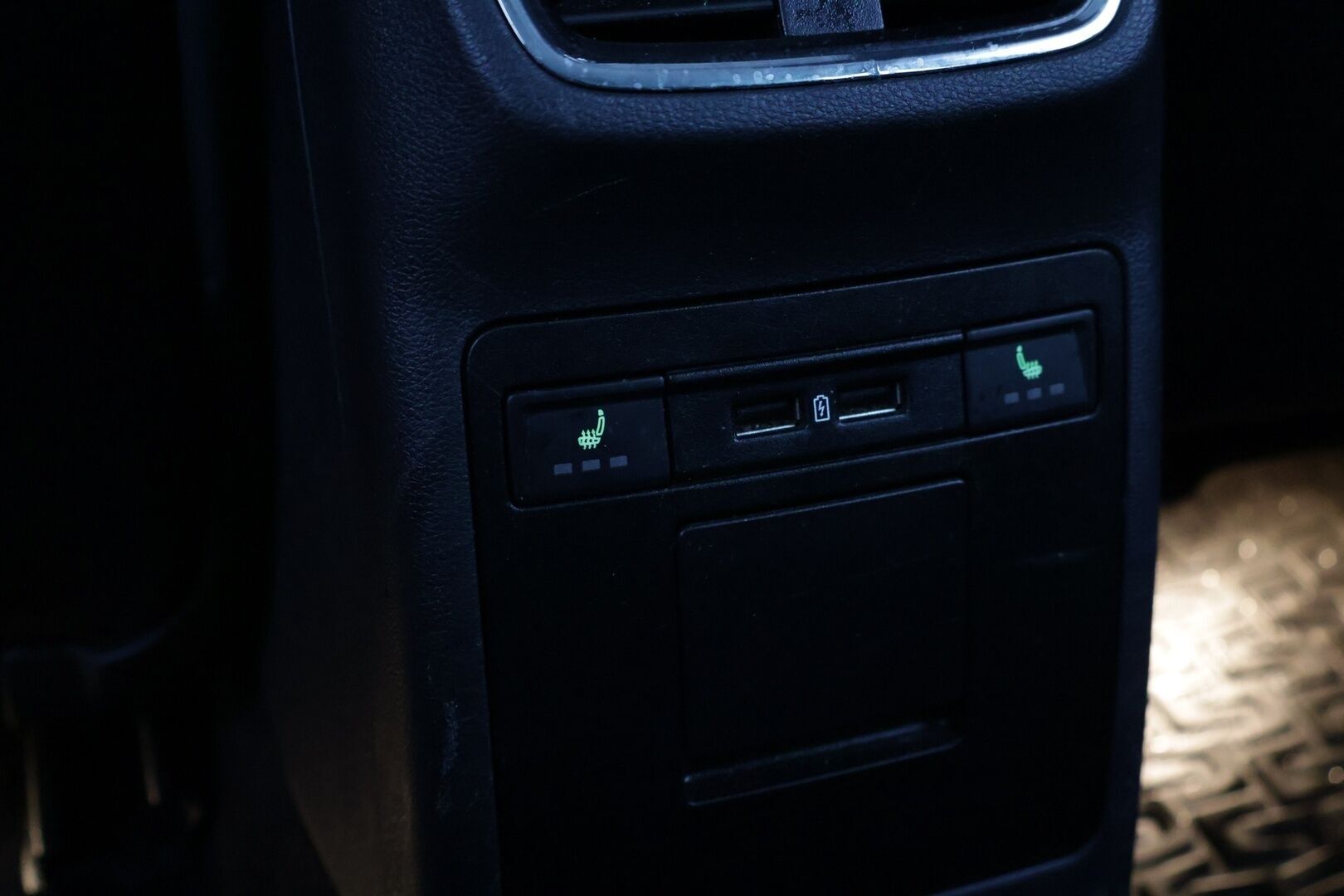 Skoda Octavia 2018 Combi 1,6 TDI Style DSG Autom. *Suomi-auto / Peruutuskamera / Webasto / Vetokoukku / Lämmitettävä tuulilasi & ratti* - *Juuri Katsastettu / 2x renkaat ja aluvanteet / Jakohihna vaihdettu 196tkm kohdalla!*