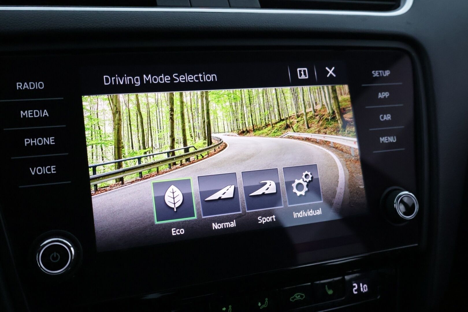 Skoda Octavia 2018 Combi 1,6 TDI Style DSG Autom. *Suomi-auto / Peruutuskamera / Webasto / Vetokoukku / Lämmitettävä tuulilasi & ratti* - *Juuri Katsastettu / 2x renkaat ja aluvanteet / Jakohihna vaihdettu 196tkm kohdalla!*