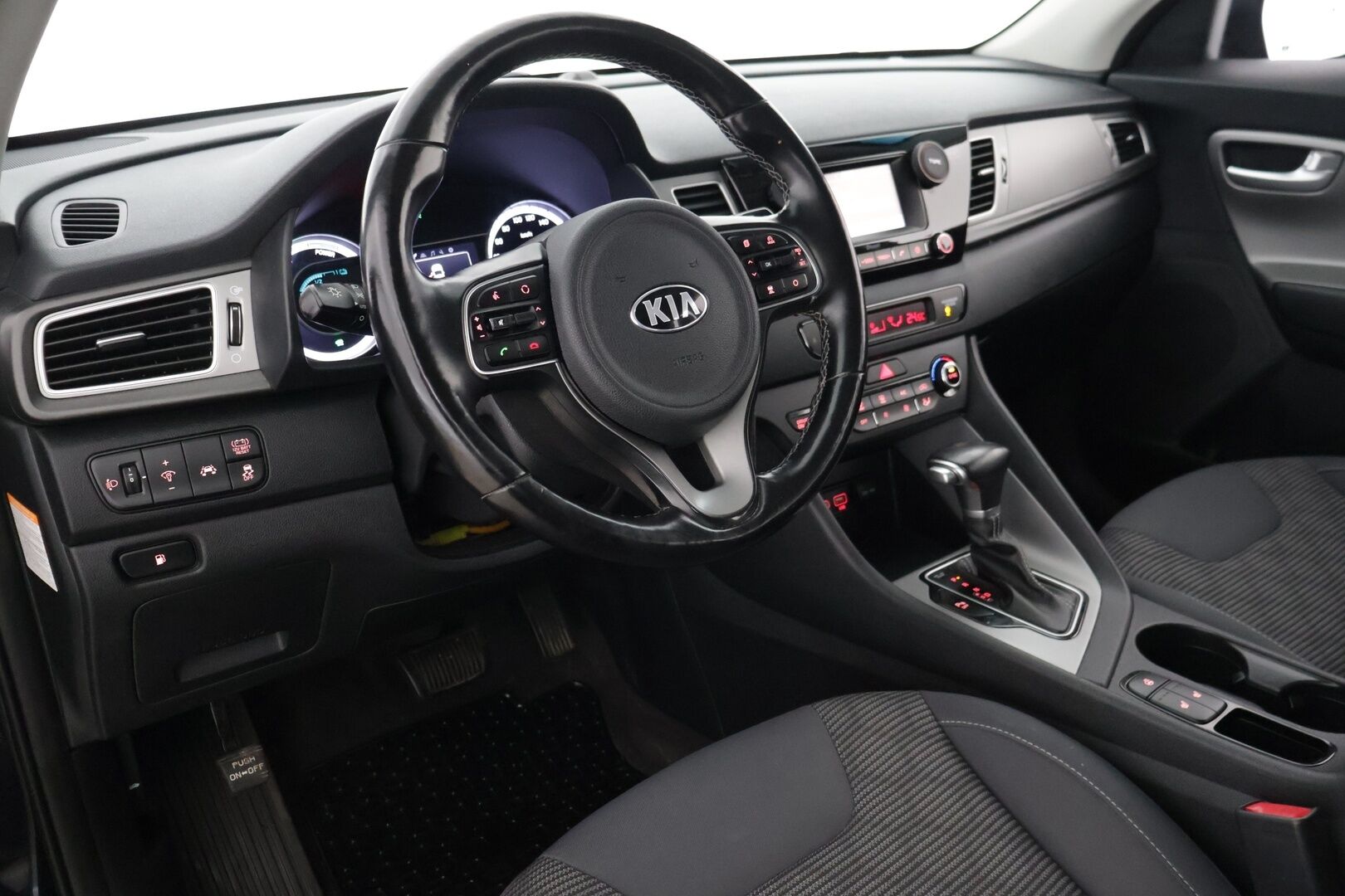 Kia Niro 2019 1,6 GDI Hybrid LX DCT ** 2 renkaat / Adaptiivinen vakionopeudensäädin / Kaistavahti ** - 2 renkaat / Adaptiivinen vakionopeudensäädin / Kaistavahti *