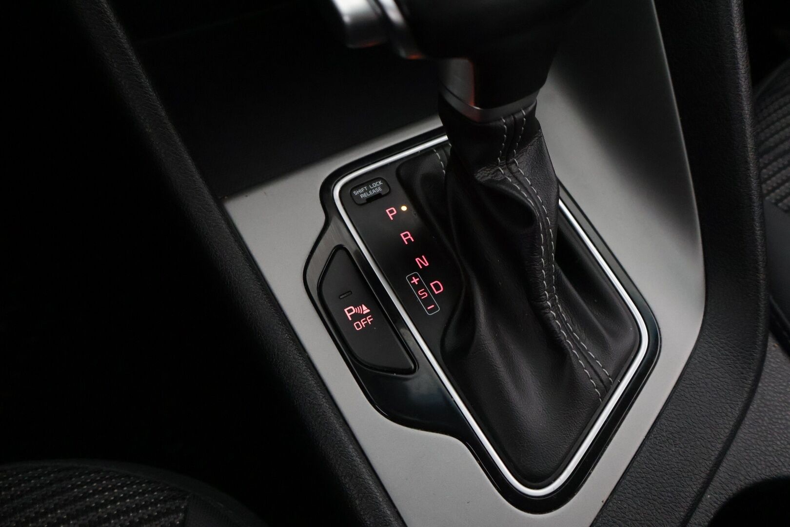 Kia Niro 2019 1,6 GDI Hybrid LX DCT ** 2 renkaat / Adaptiivinen vakionopeudensäädin / Kaistavahti ** - 2 renkaat / Adaptiivinen vakionopeudensäädin / Kaistavahti *