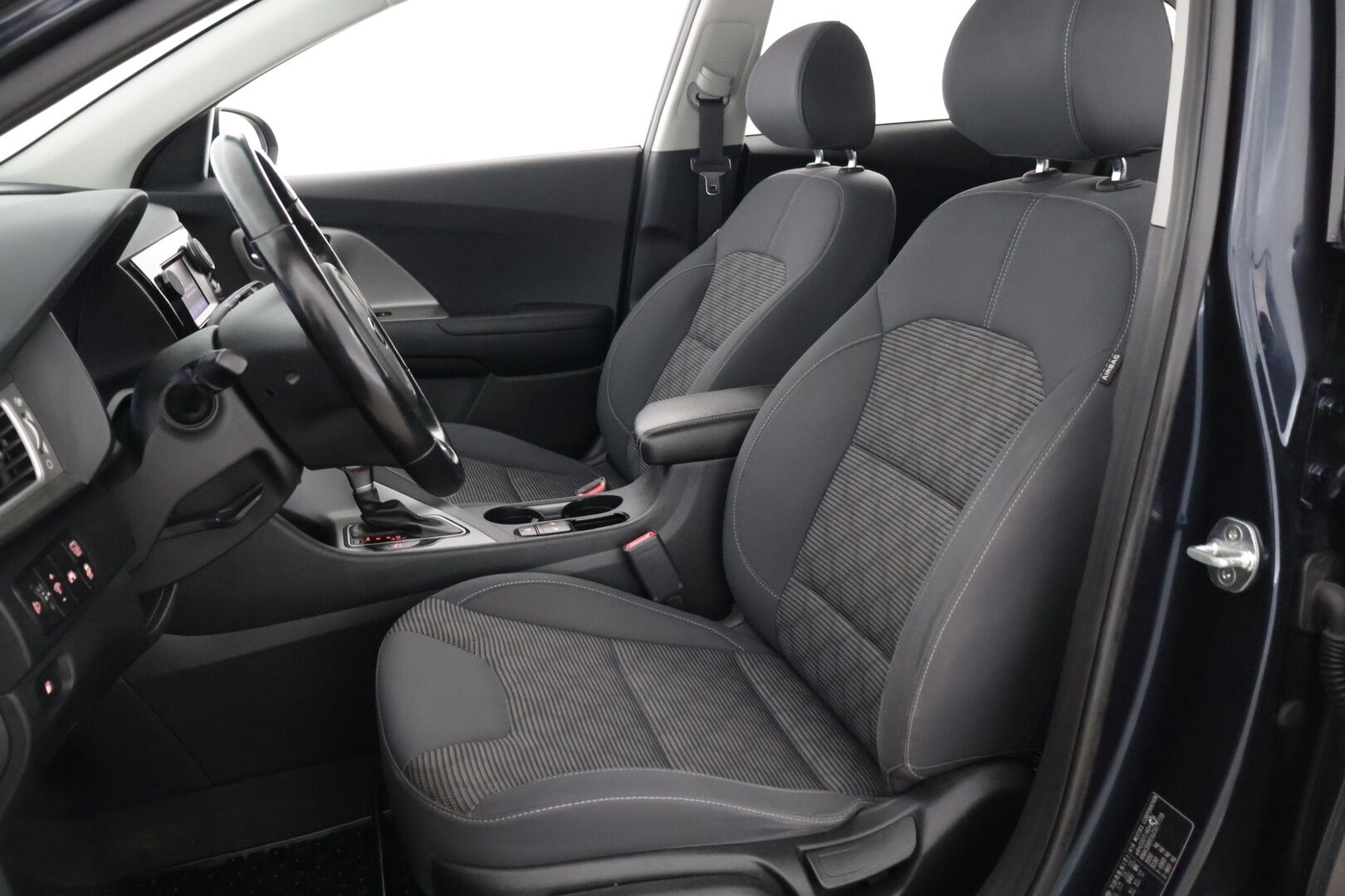 Kia Niro 2019 1,6 GDI Hybrid LX DCT ** 2 renkaat / Adaptiivinen vakionopeudensäädin / Kaistavahti ** - 2 renkaat / Adaptiivinen vakionopeudensäädin / Kaistavahti *