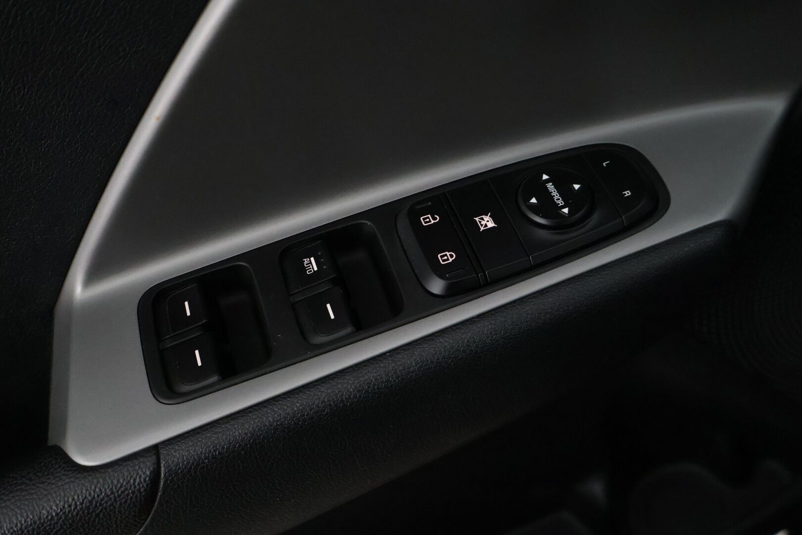 Kia Niro 2019 1,6 GDI Hybrid LX DCT ** 2 renkaat / Adaptiivinen vakionopeudensäädin / Kaistavahti ** - 2 renkaat / Adaptiivinen vakionopeudensäädin / Kaistavahti *