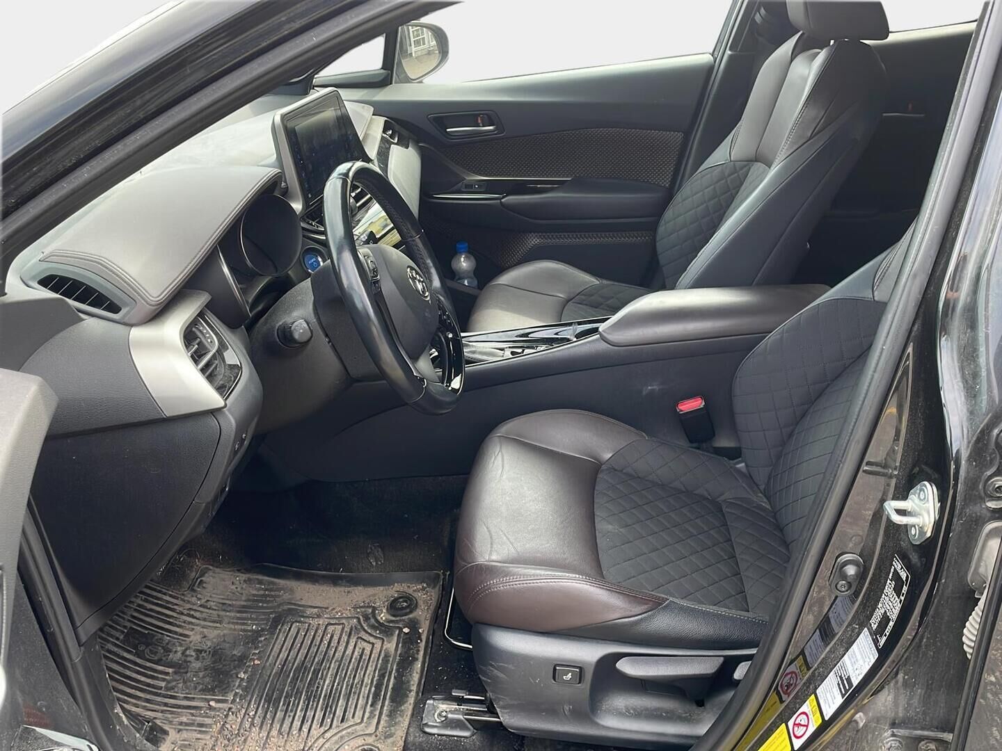 Toyota C-HR 2018 1,8 Hybrid Premium - JBL | ACC | Peruutuskamera | Puolinahat |