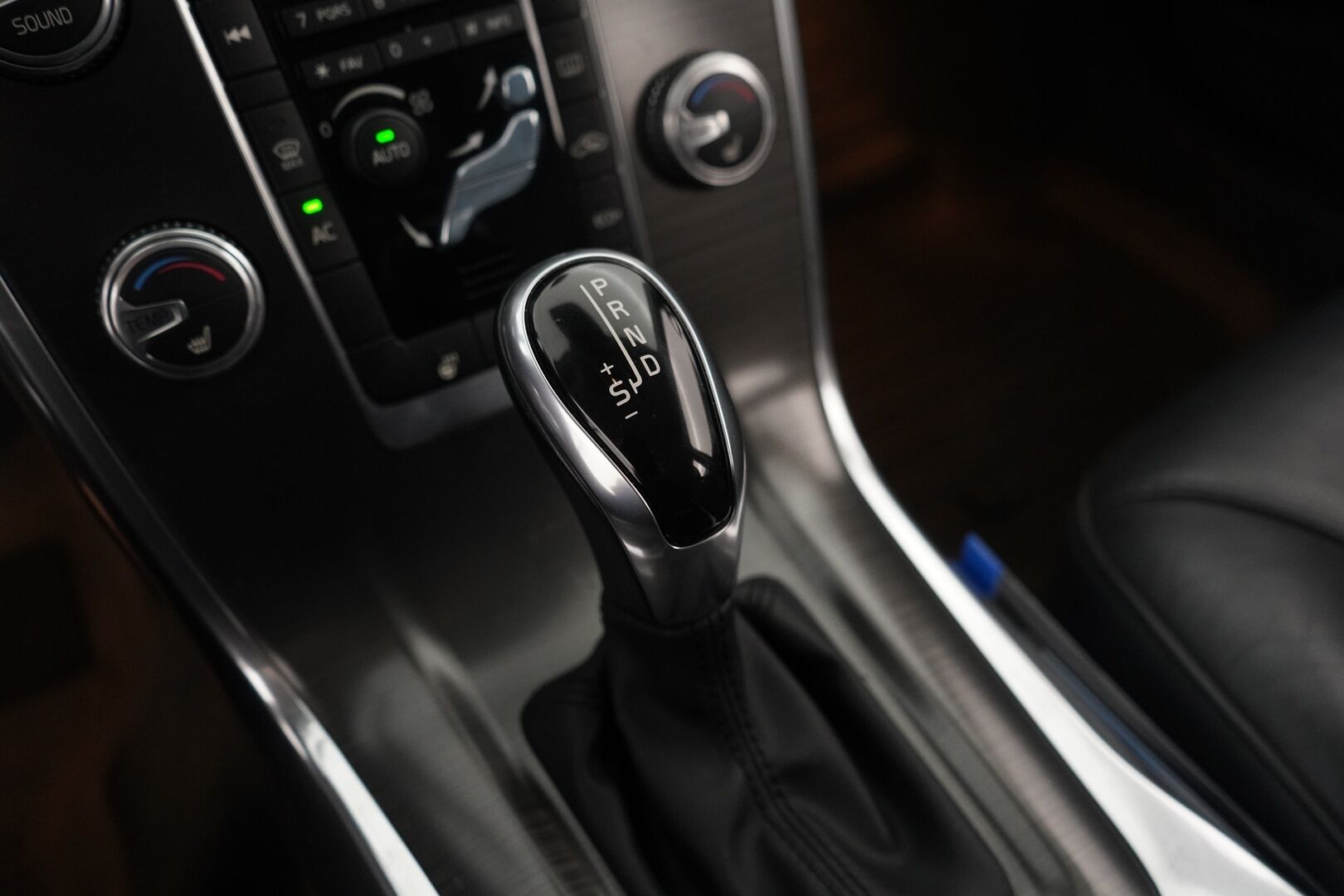 Volvo V70 2015 YritysOutlet - Myydään vain yrityksille - YritysOutlet - Myydään vain yrityksille