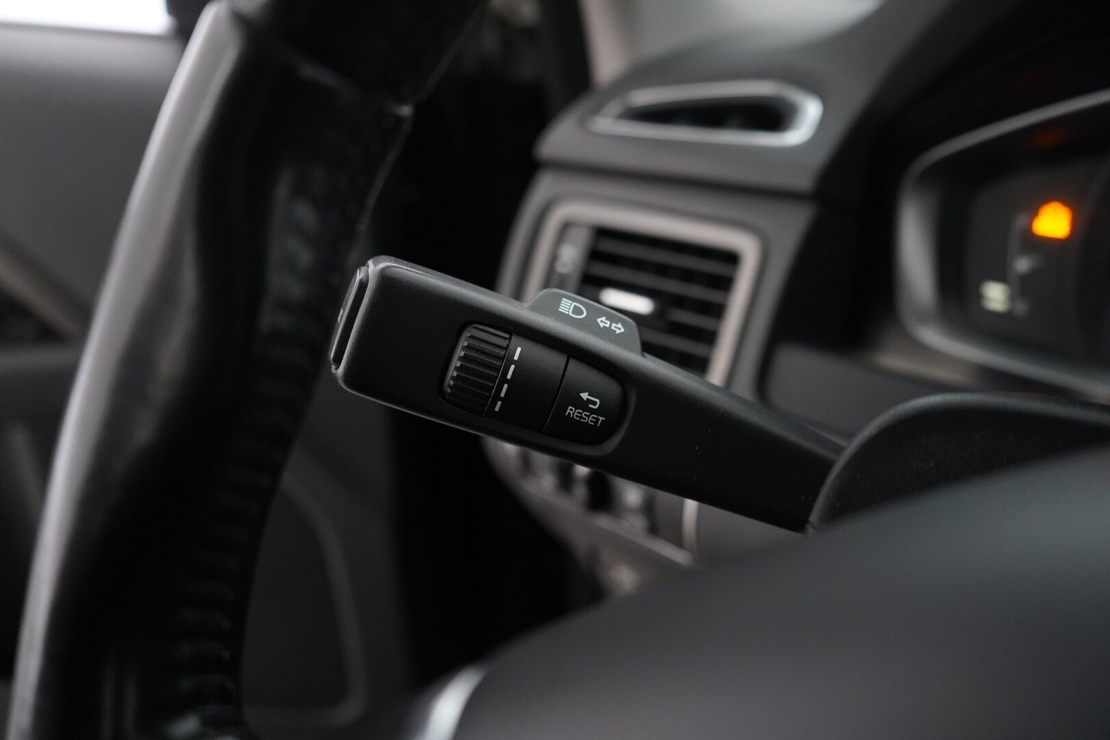 Volvo V70 2015 YritysOutlet - Myydään vain yrityksille - YritysOutlet - Myydään vain yrityksille