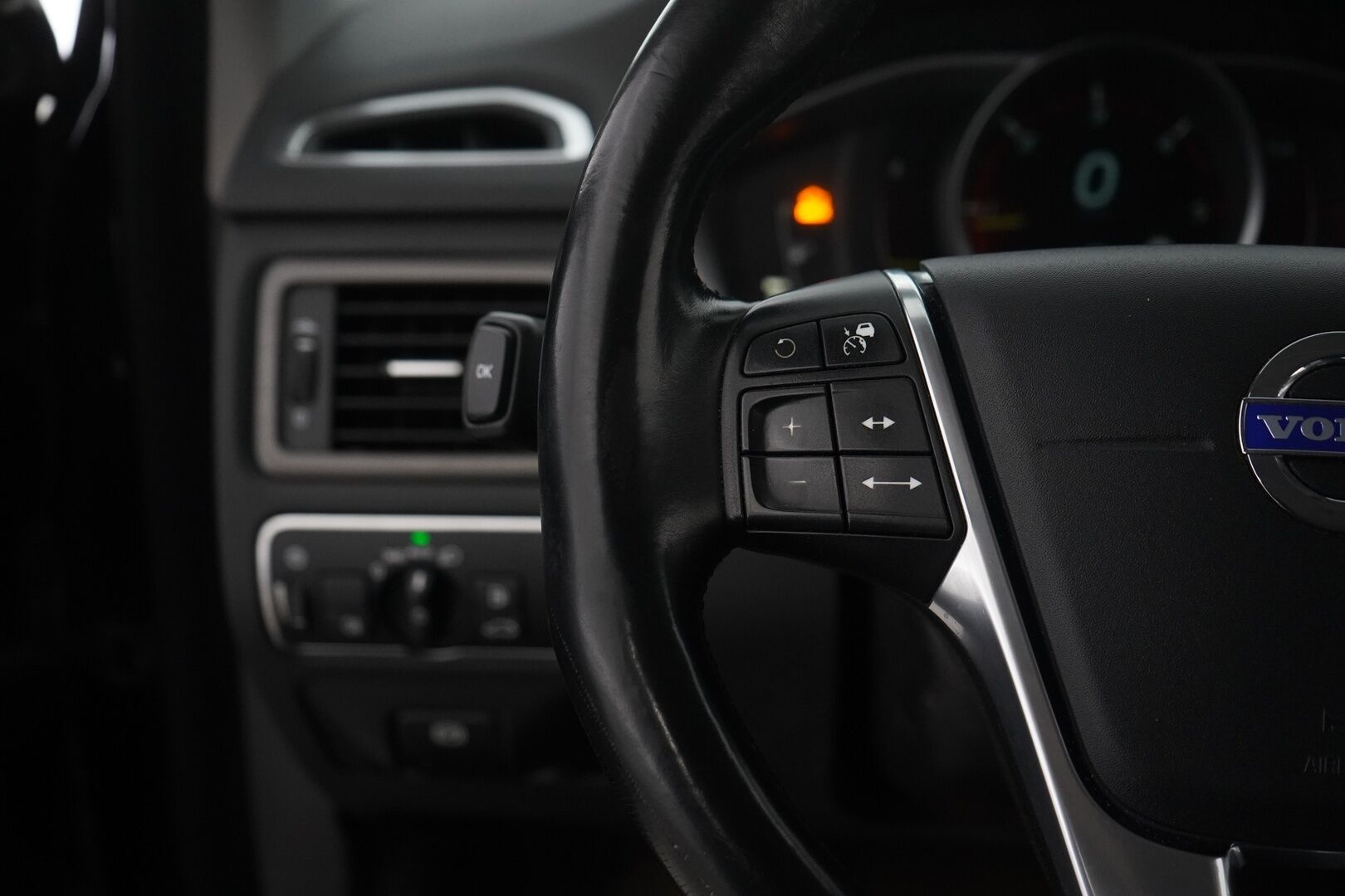 Volvo V70 2015 YritysOutlet - Myydään vain yrityksille - YritysOutlet - Myydään vain yrityksille