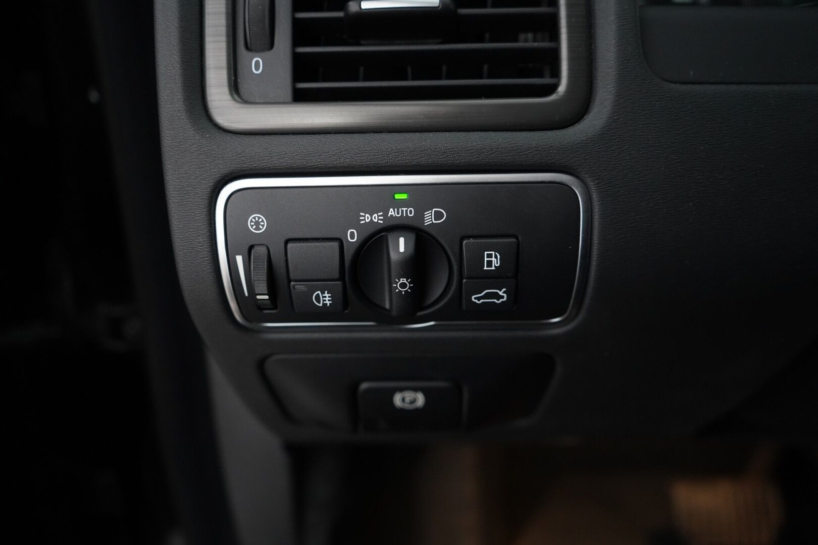 Volvo V70 2015 YritysOutlet - Myydään vain yrityksille - YritysOutlet - Myydään vain yrityksille