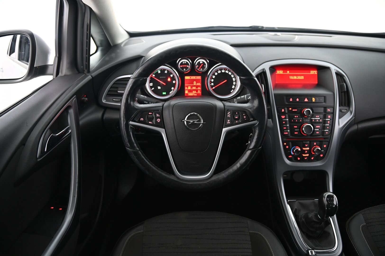 Opel Astra 2014 ASTRA SPORTS TOURER Farmari P-tutka / Vakkari / Lohko ja sisä / Koukku - Todella vähän ajettu ja juuri katsastettu puhtain paperein! 
