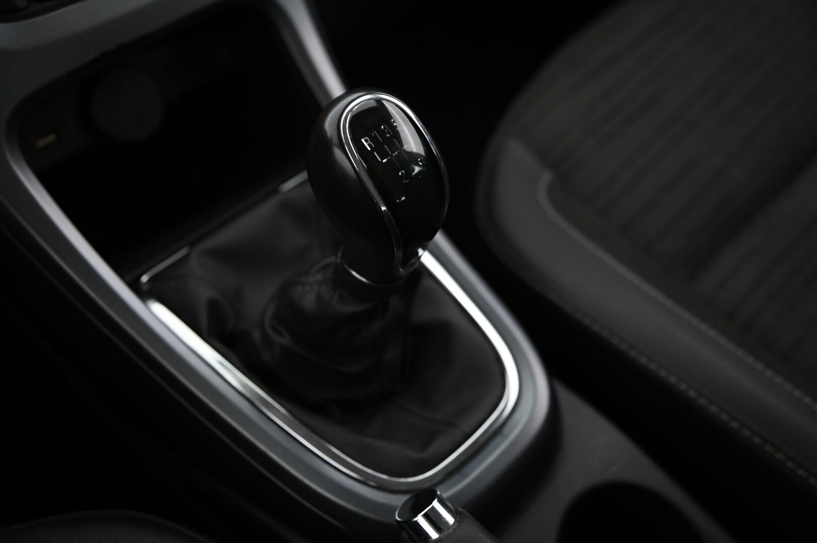 Opel Astra 2014 ASTRA SPORTS TOURER Farmari P-tutka / Vakkari / Lohko ja sisä / Koukku - Todella vähän ajettu ja juuri katsastettu puhtain paperein! 