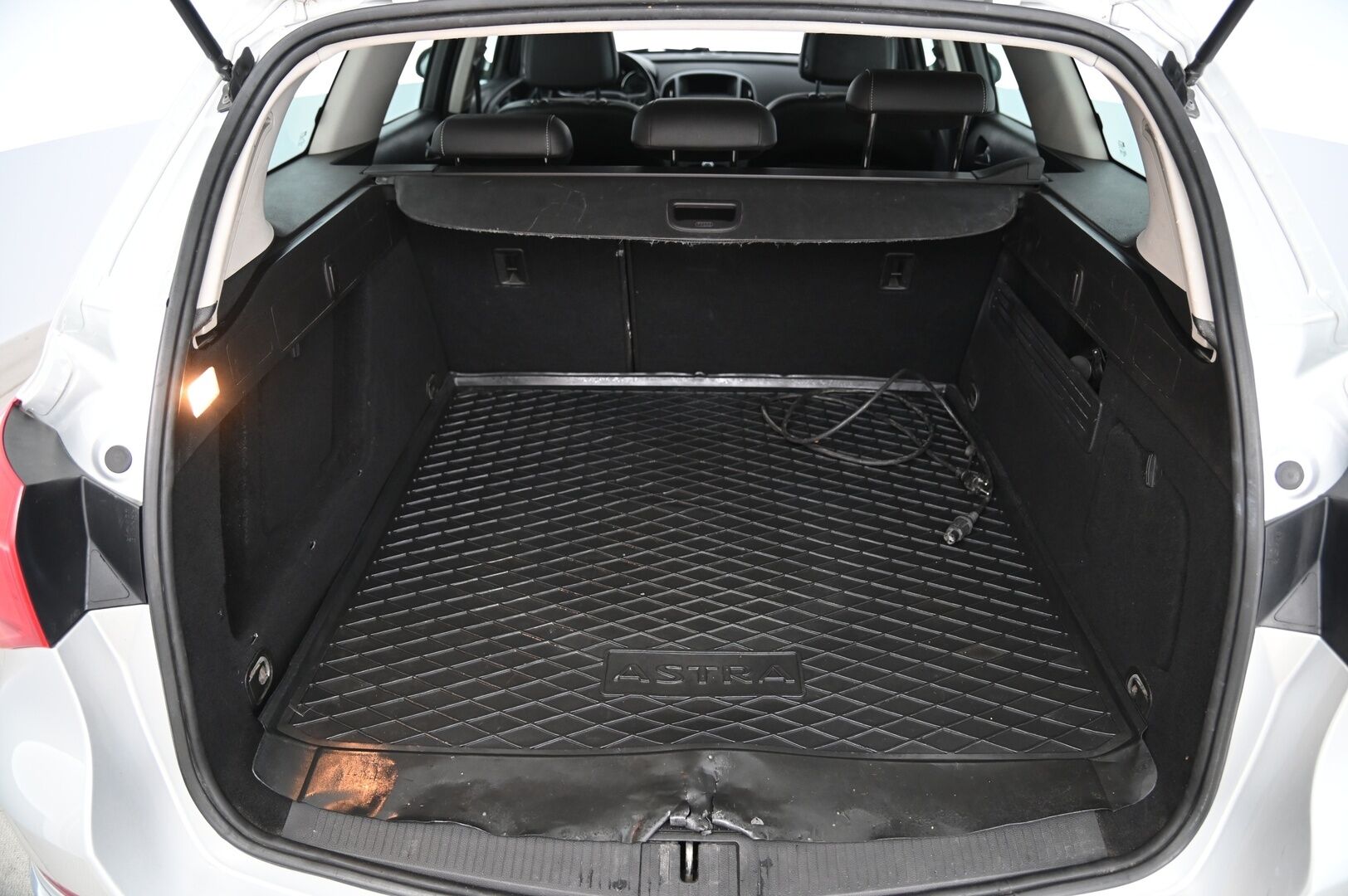 Opel Astra 2014 ASTRA SPORTS TOURER Farmari P-tutka / Vakkari / Lohko ja sisä / Koukku - Todella vähän ajettu ja juuri katsastettu puhtain paperein! 