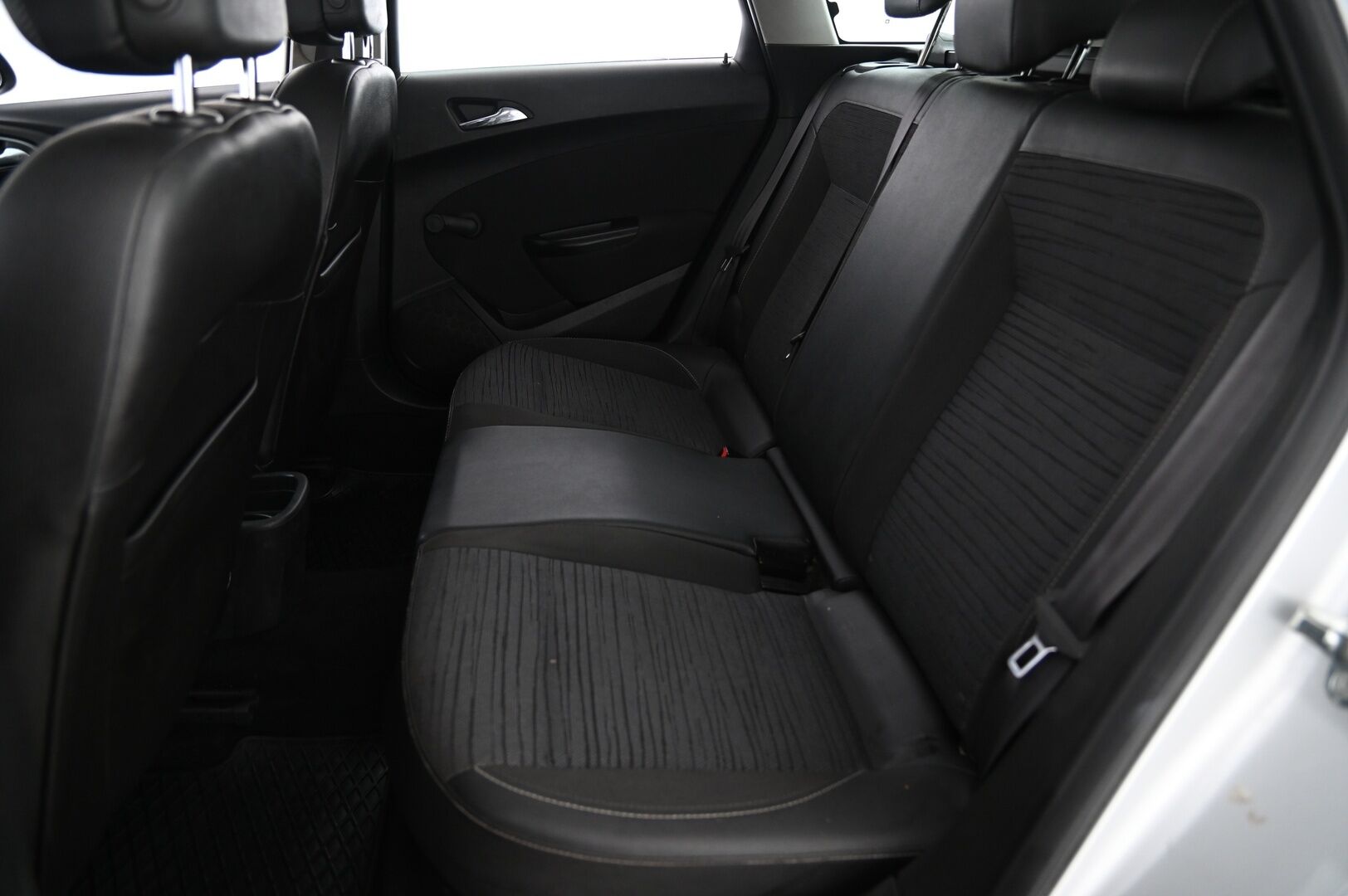 Opel Astra 2014 ASTRA SPORTS TOURER Farmari P-tutka / Vakkari / Lohko ja sisä / Koukku - Todella vähän ajettu ja juuri katsastettu puhtain paperein! 
