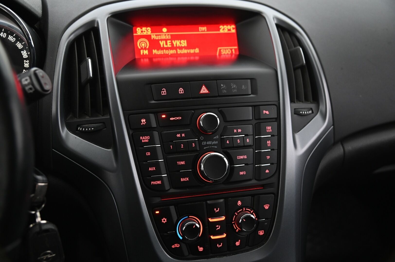 Opel Astra 2014 ASTRA SPORTS TOURER Farmari P-tutka / Vakkari / Lohko ja sisä / Koukku - Todella vähän ajettu ja juuri katsastettu puhtain paperein! 