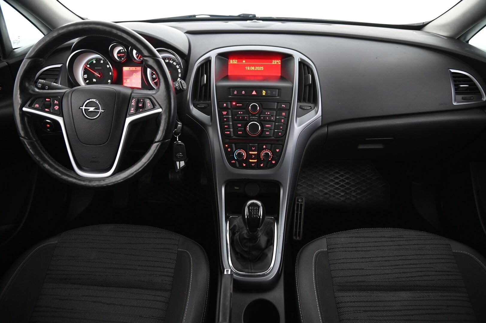 Opel Astra 2014 ASTRA SPORTS TOURER Farmari P-tutka / Vakkari / Lohko ja sisä / Koukku - Todella vähän ajettu ja juuri katsastettu puhtain paperein! 