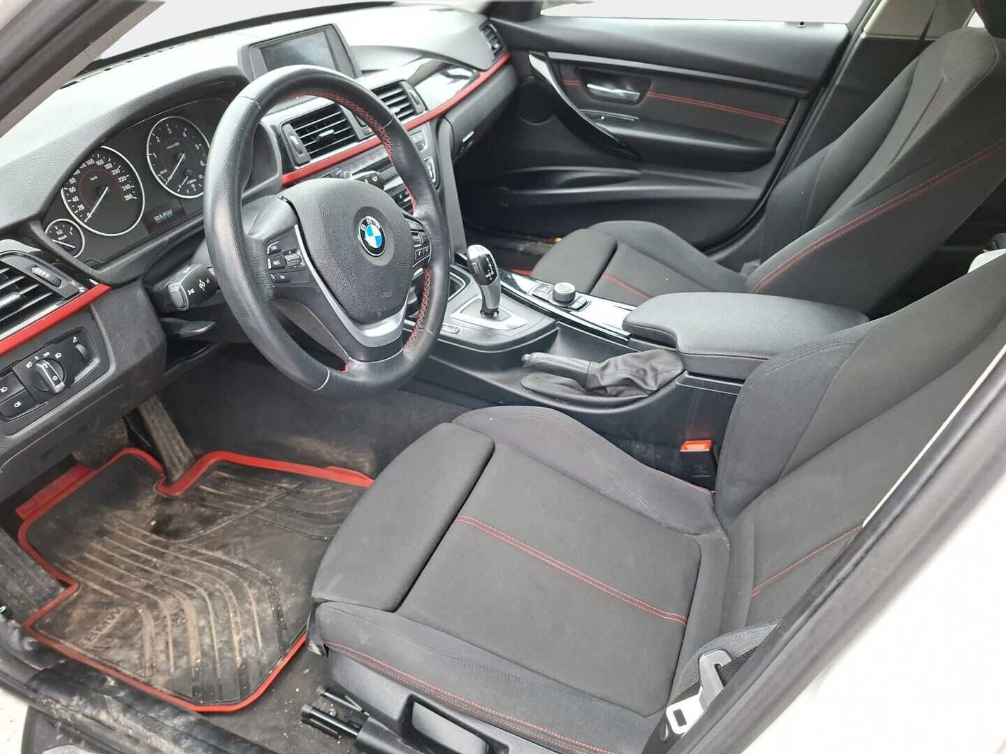 BMW 320 2015 F31 Touring 320d TwinPower Turbo A / Sporttipenkit / Vakkari / Vetokoukku / Juuri isosti huollettu - Upea farmari / Hyvin pidetty / Kattavasti varusteltu