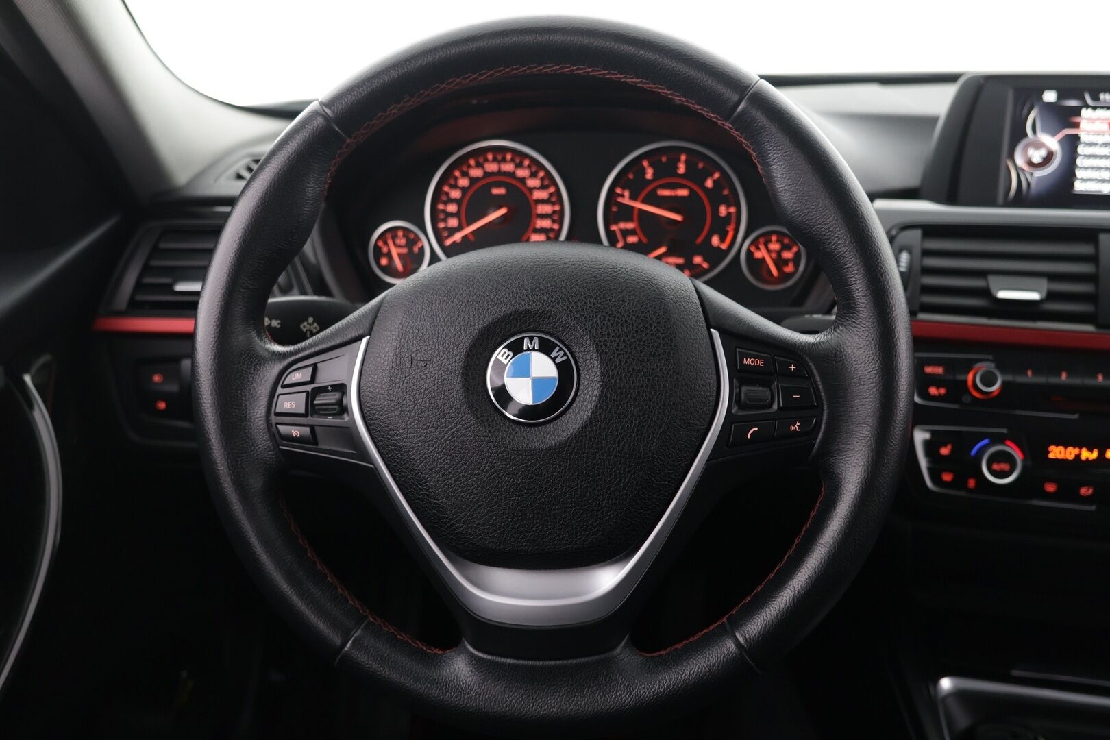 BMW 320 2015 F31 Touring 320d TwinPower Turbo A - Upea farmari | Hyvin pidetty | Kattavasti varusteltu | Sporttipenkit