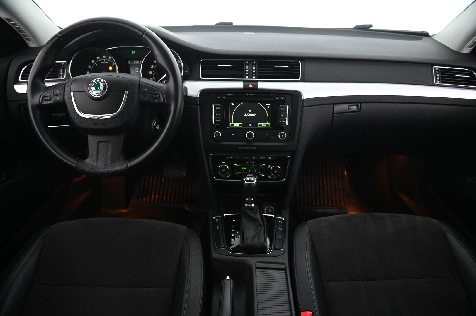 Skoda Superb 2013 2.0 Combi TDI 4x4 - Webasto | Nahka-Alcantara | Vetokoukku | Navi | Vakkari | Sähköpenkit | Kuljettajan istuin muistilla | P Tutkat