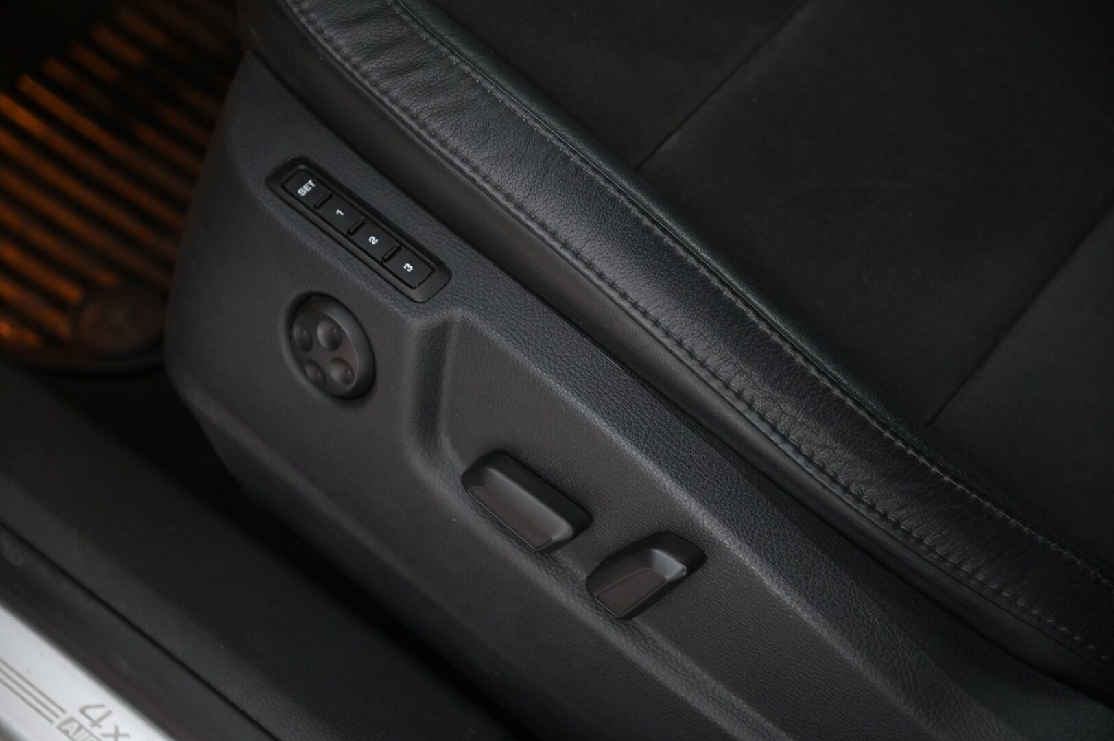 Skoda Superb 2013 2.0 Combi TDI 4x4 - Webasto | Nahka-Alcantara | Vetokoukku | Navi | Vakkari | Sähköpenkit | Kuljettajan istuin muistilla | P Tutkat