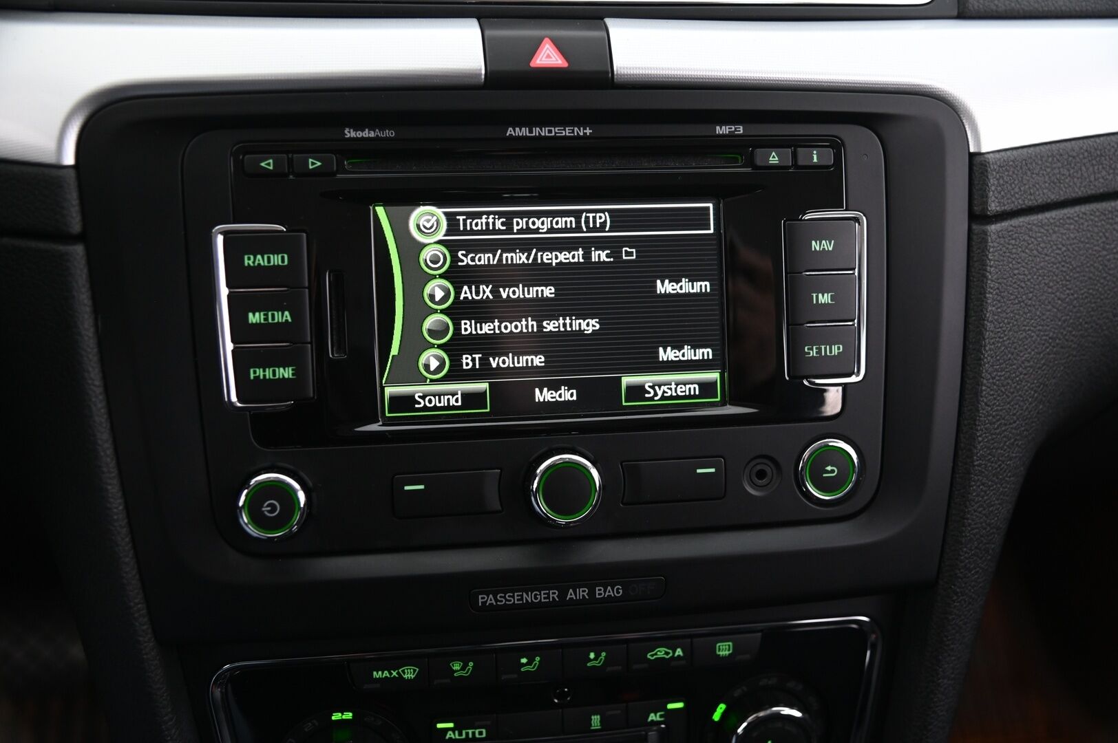 Skoda Superb 2013 2.0 Combi TDI 4x4 - Webasto | Nahka-Alcantara | Vetokoukku | Navi | Vakkari | Sähköpenkit | Kuljettajan istuin muistilla | P Tutkat